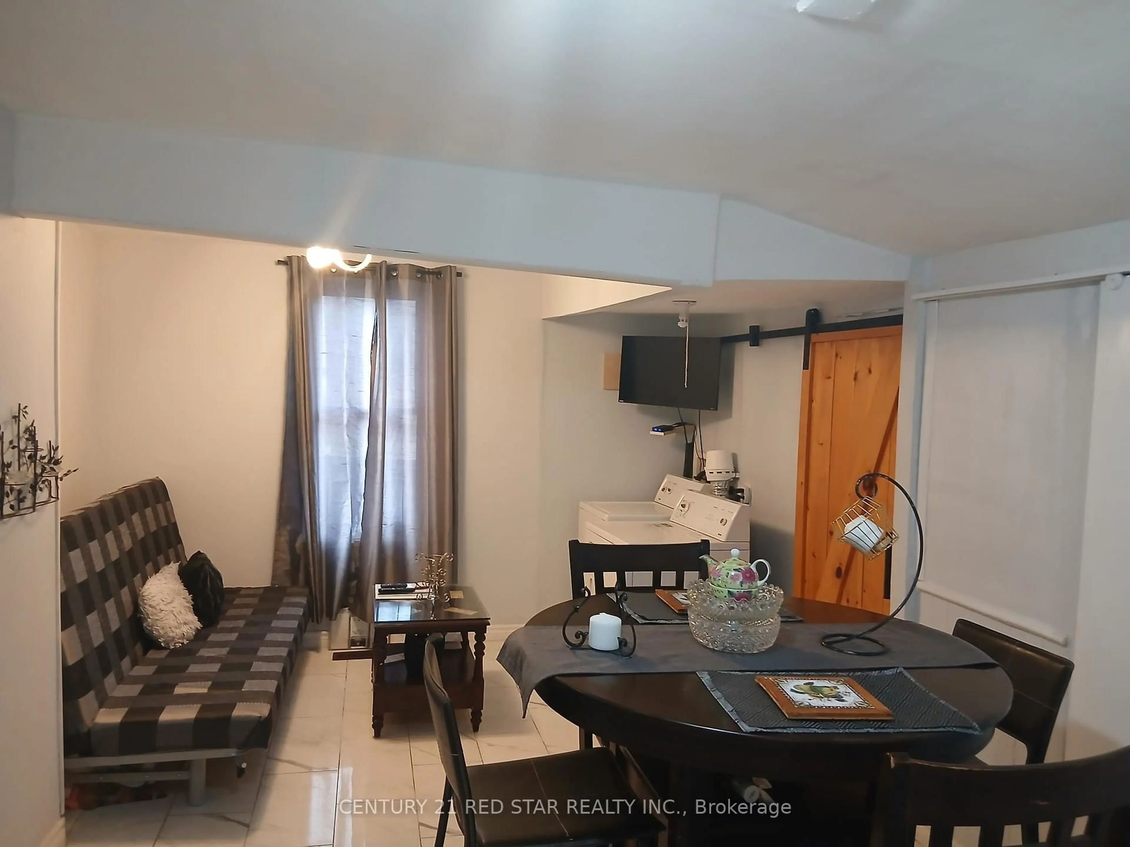 A pic of a room for 436 Elliott St, Windsor Ontario N9A 5Z2