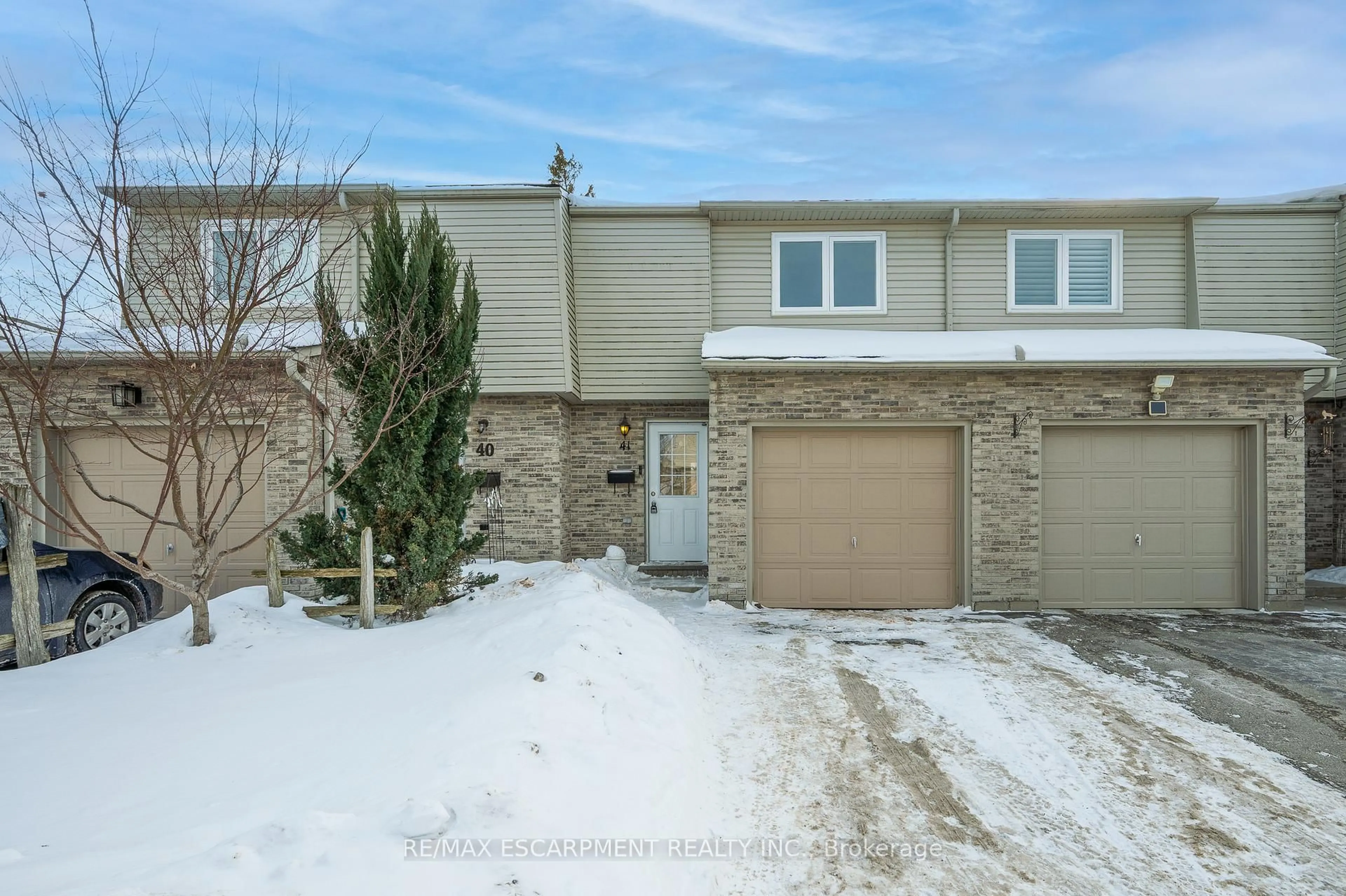 A pic from outside/outdoor area/front of a property/back of a property/a pic from drone, street for 33 Rochelle Ave #41, Hamilton Ontario L8W 1P9