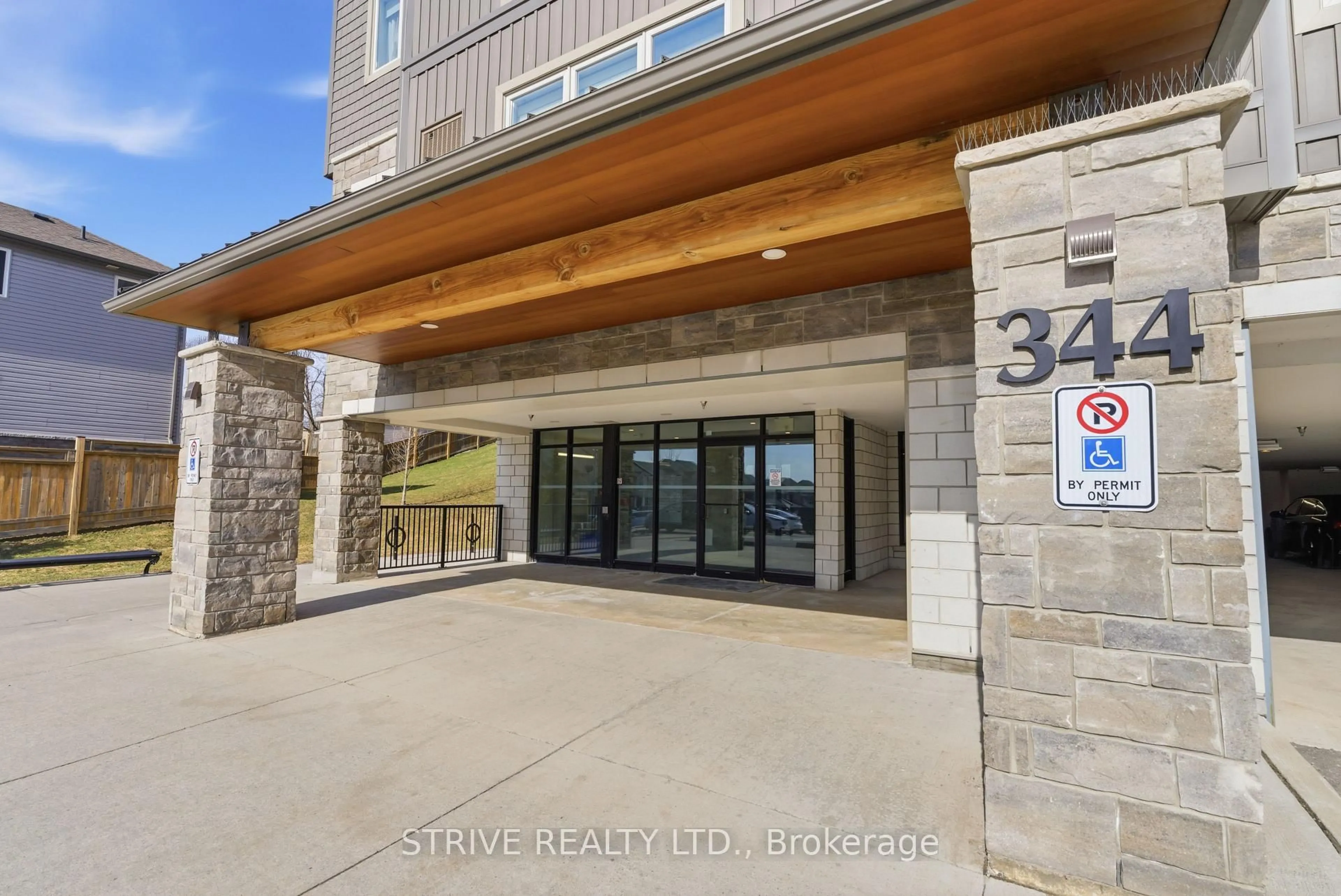 Indoor foyer for 344 Florence Dr #206, Peterborough Ontario K0J 0K4