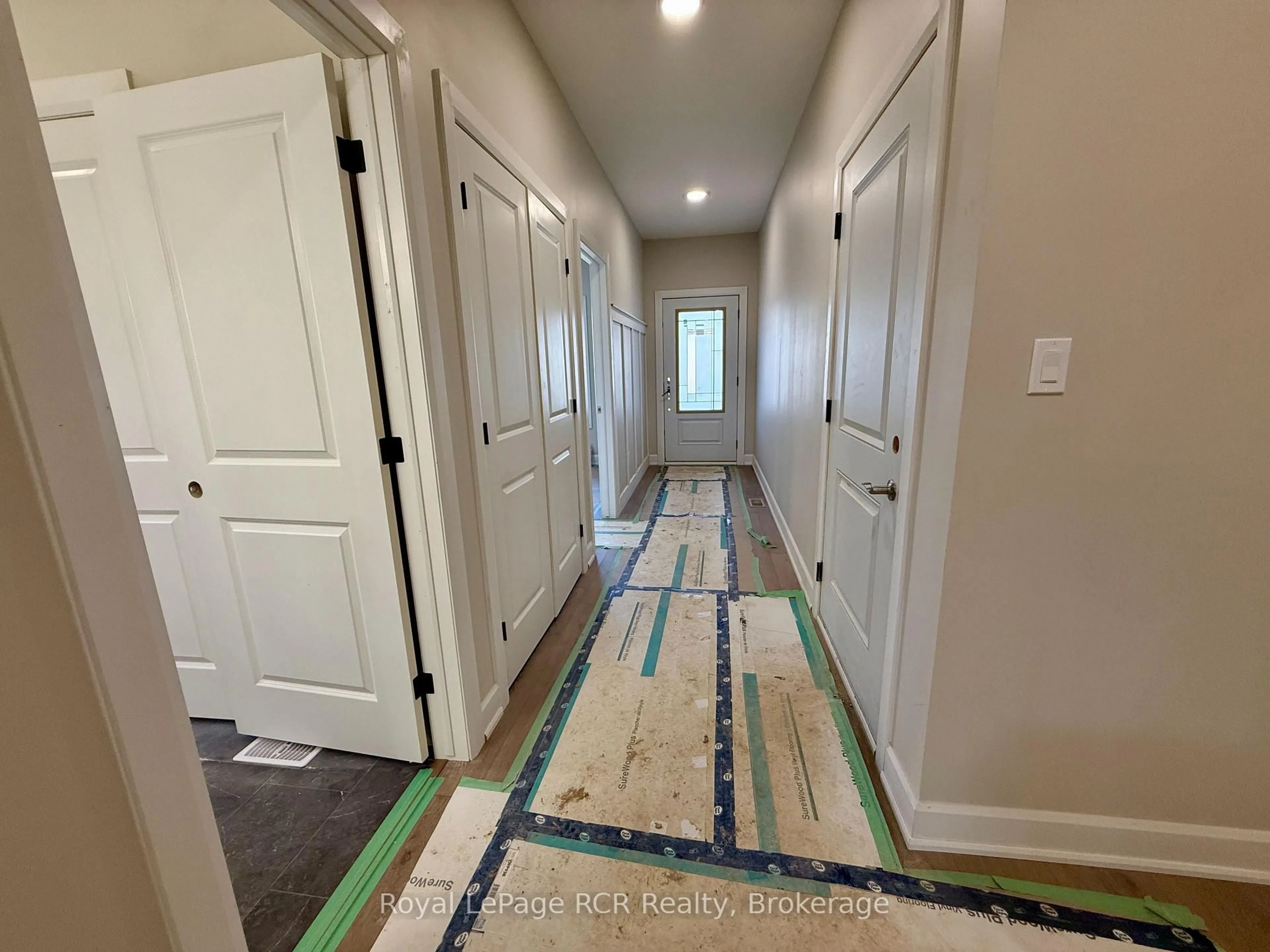 Indoor entryway for 88 Griffith St, Brockton Ontario N0G 2V0