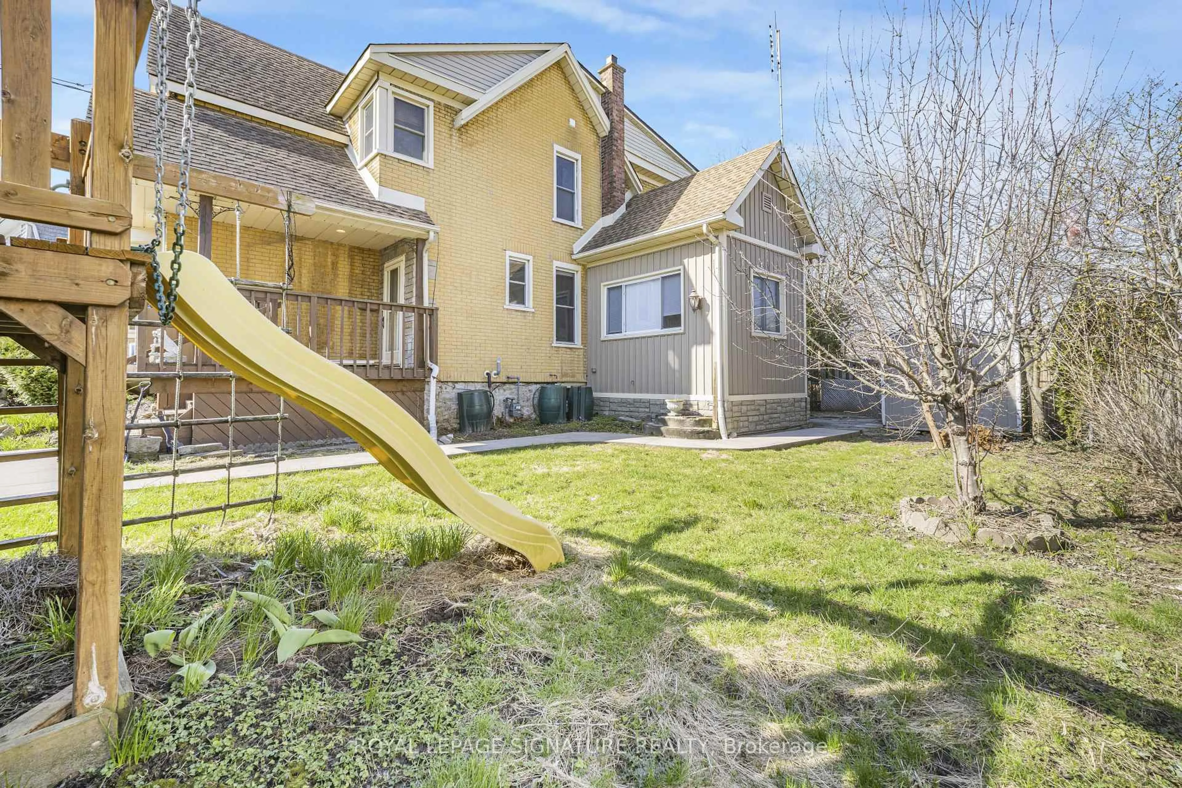 Unknown for 141 York St, St. Catharines Ontario L2R 6E8