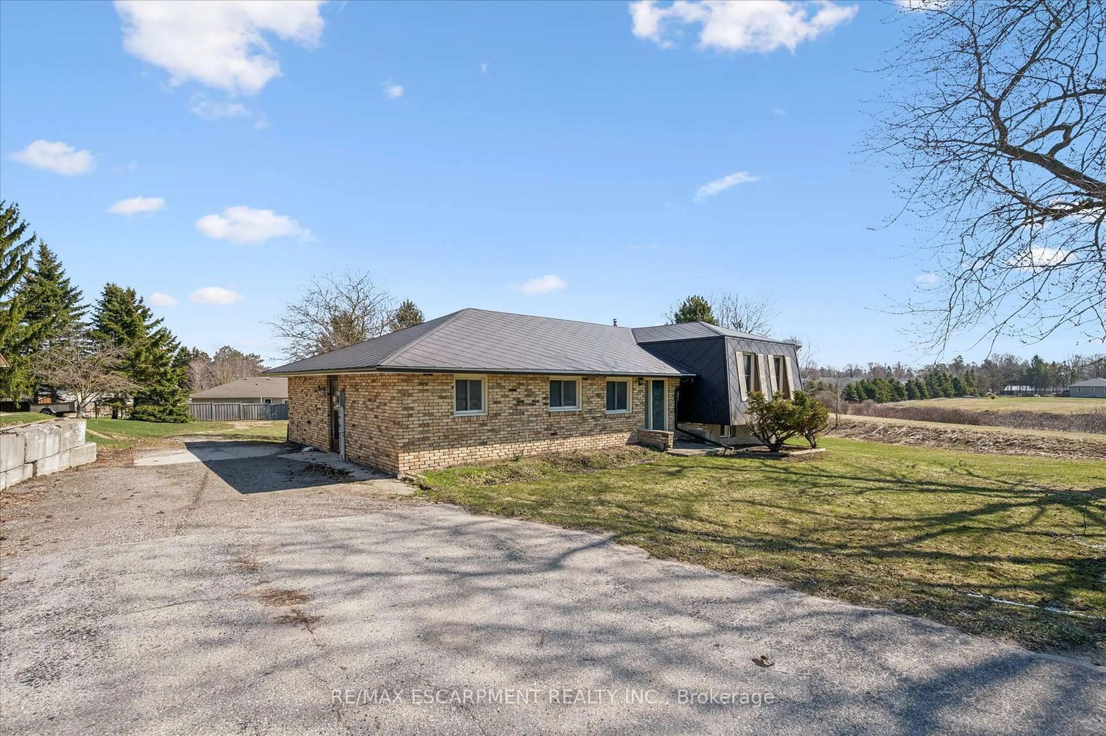 A pic from outside/outdoor area/front of a property/back of a property/a pic from drone, street for 215 King St, Minto Ontario N0G 2P0