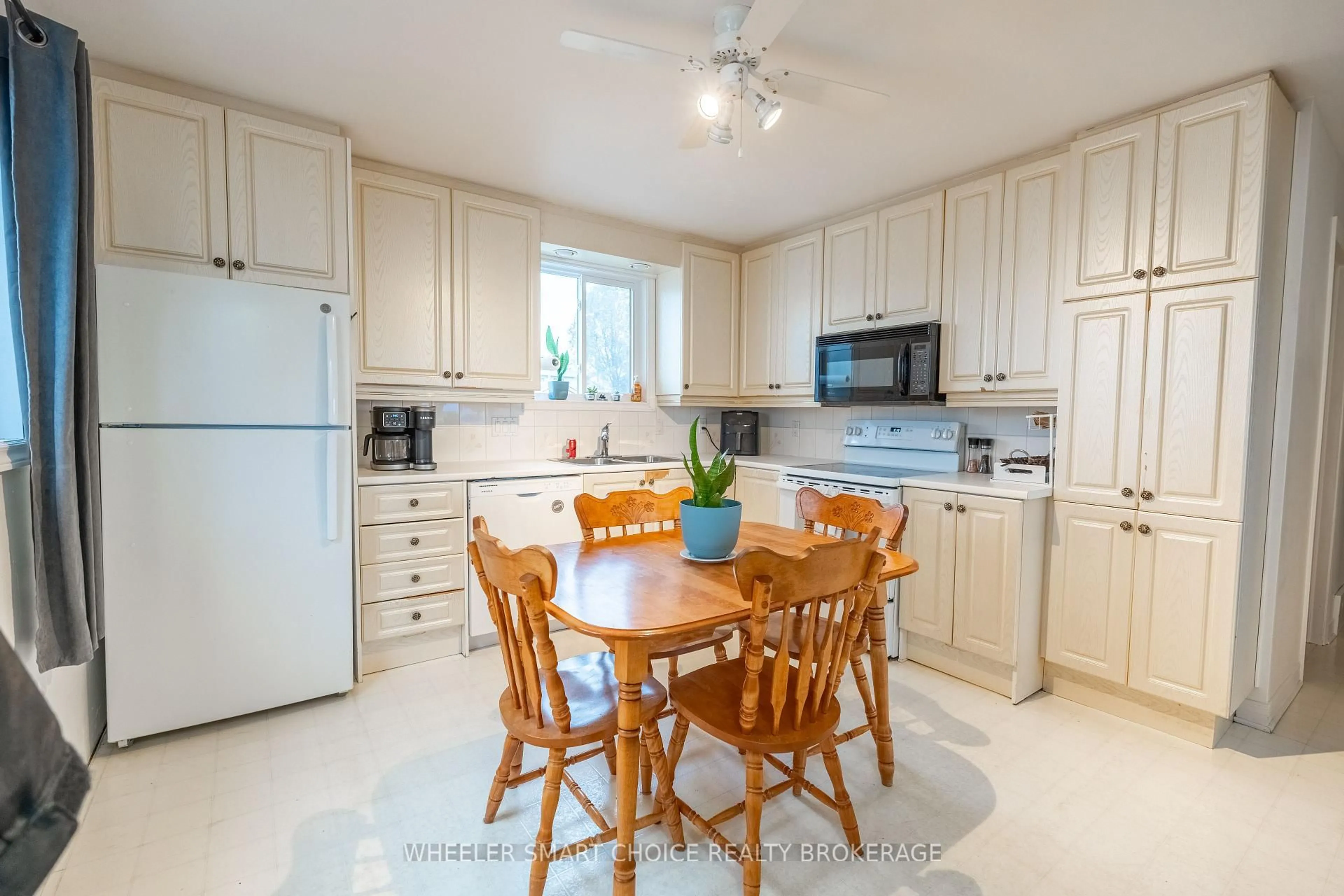 Unknown for 1242 Churchill St, Cornwall Ontario K6J 4X9