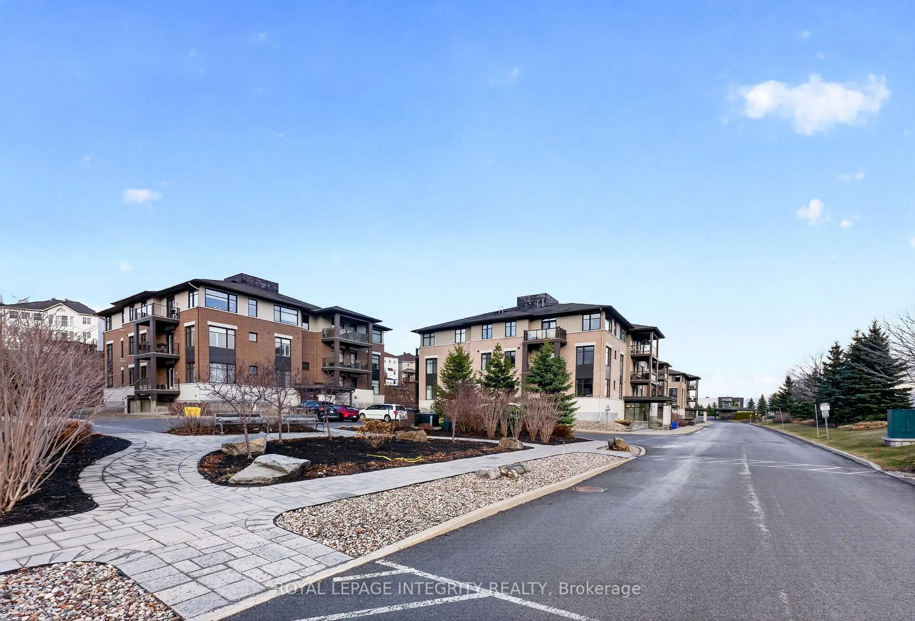 A pic from outside/outdoor area/front of a property/back of a property/a pic from drone, street for 150 GUELPH Private #101, Ottawa Ontario K2T 0J3