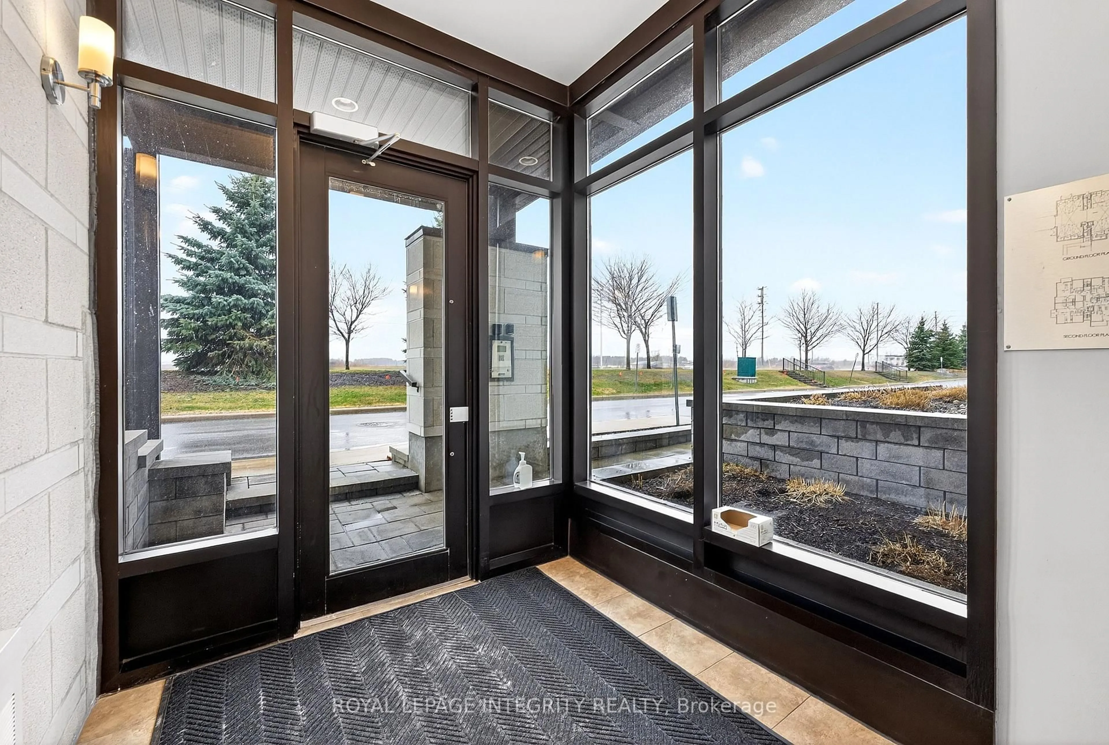 Indoor entryway for 150 GUELPH Private #101, Ottawa Ontario K2T 0J3