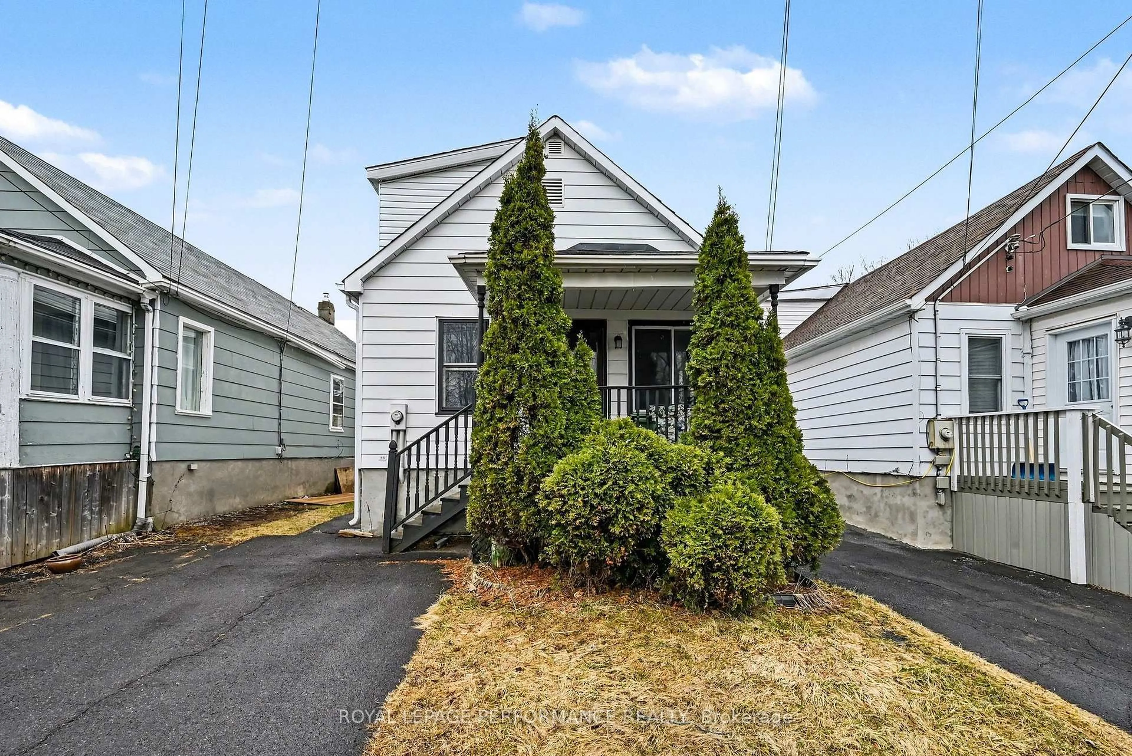 Home with vinyl exterior material, street for 414 Gillespie Ave, Cornwall Ontario K6H 2T5