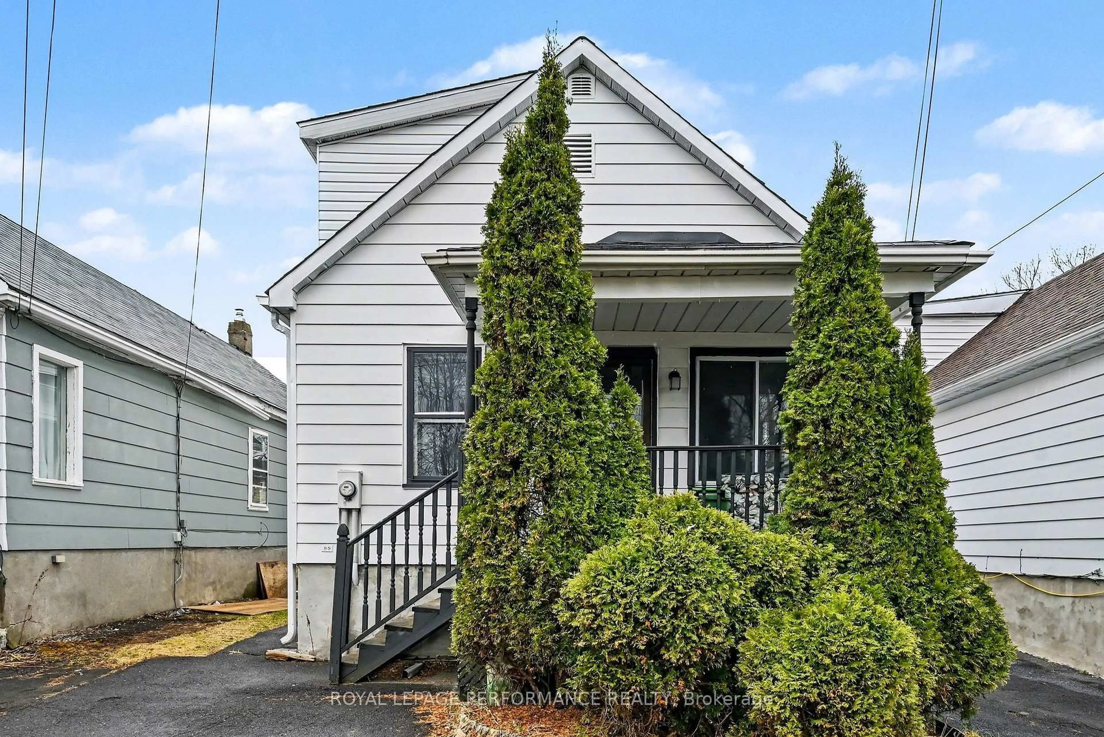 Home with vinyl exterior material, street for 414 Gillespie Ave, Cornwall Ontario K6H 2T5