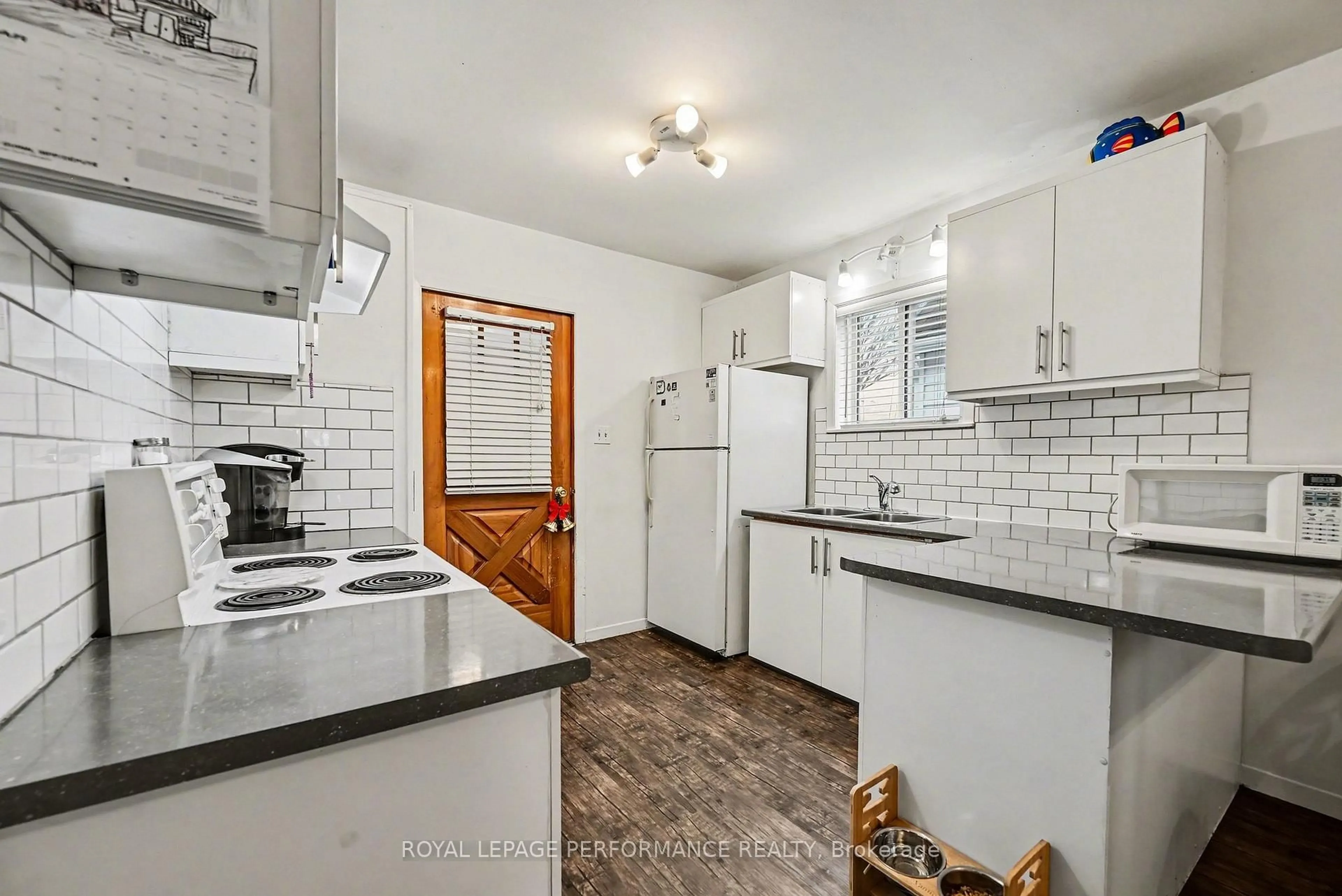 Standard kitchen, unknown for 414 Gillespie Ave, Cornwall Ontario K6H 2T5