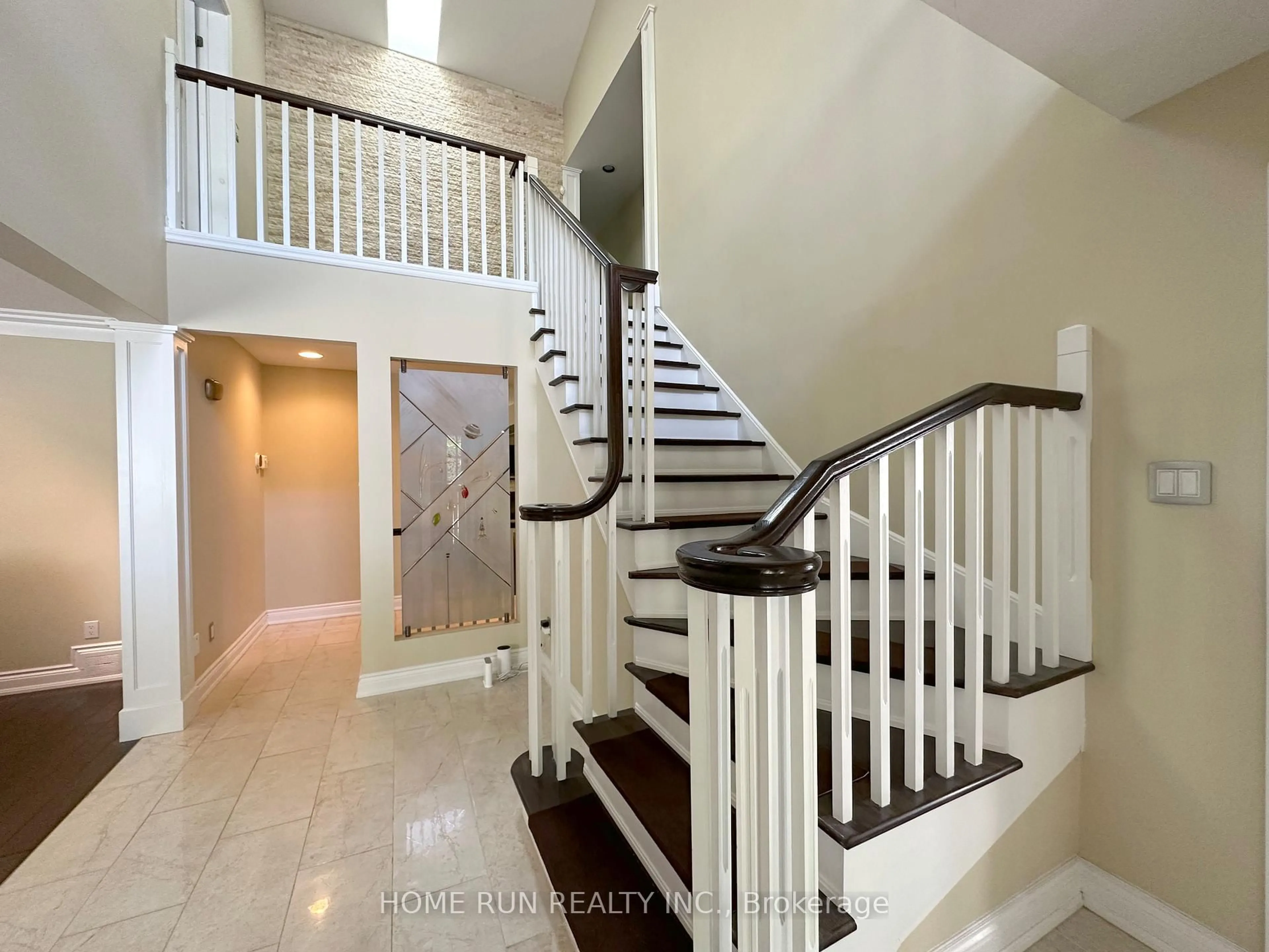 Unknown for 35 BLUE HERON Crt, Ottawa Ontario K1L 8J7