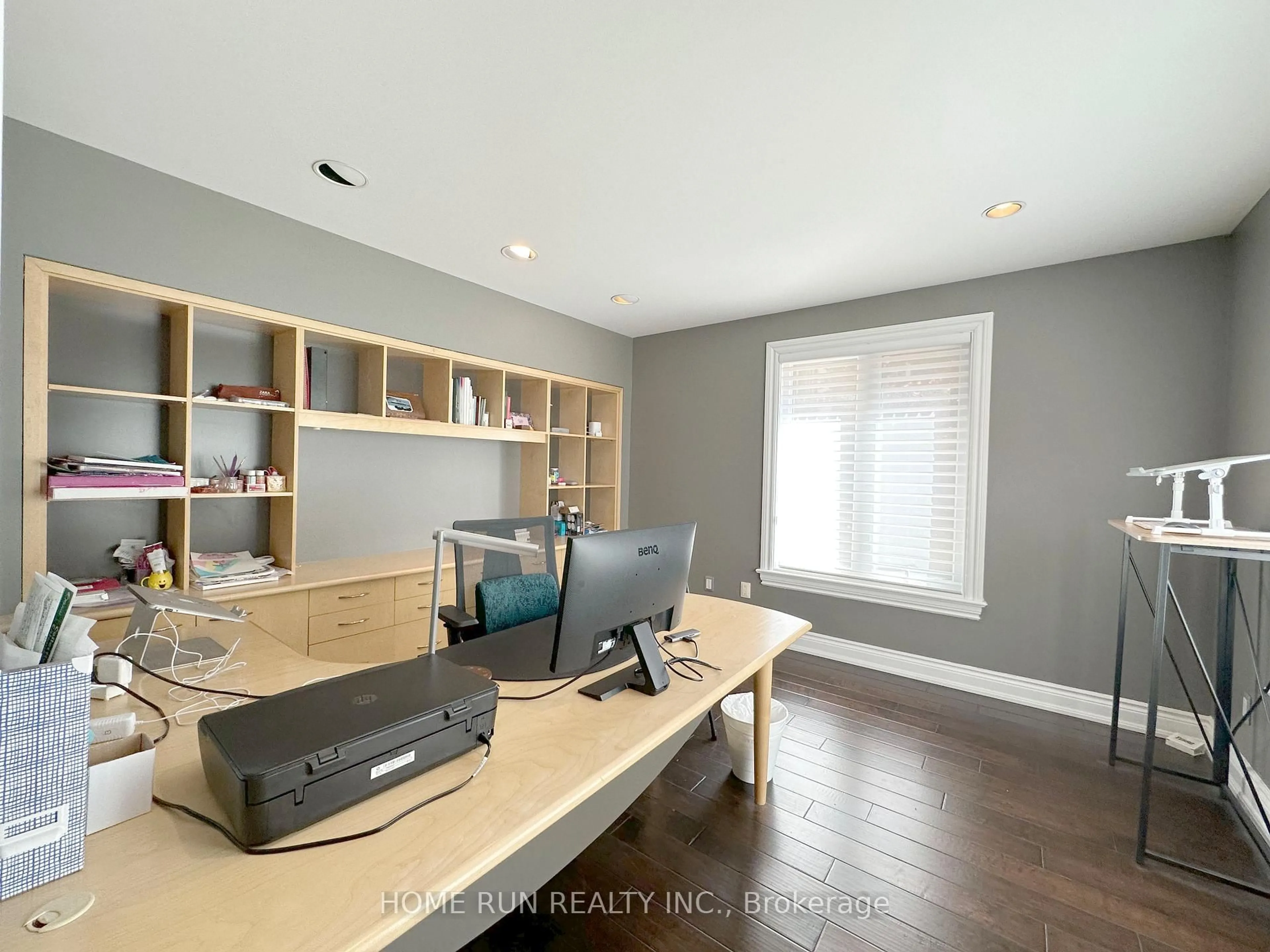 A pic of a room for 35 BLUE HERON Crt, Ottawa Ontario K1L 8J7