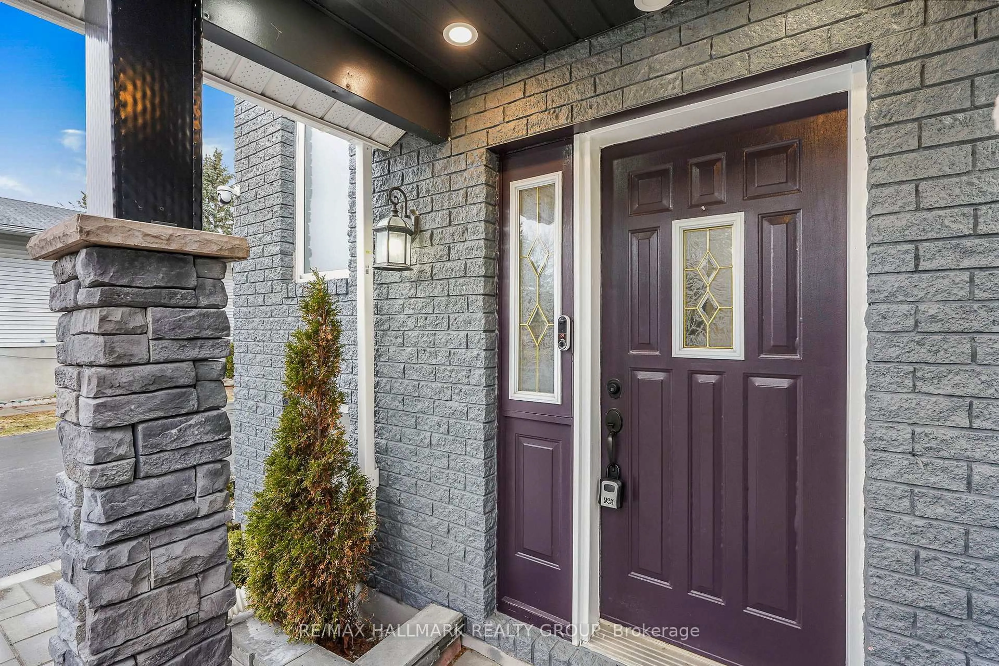 Indoor entryway for 436 YVES St, Clarence-Rockland Ontario K4K 1E9