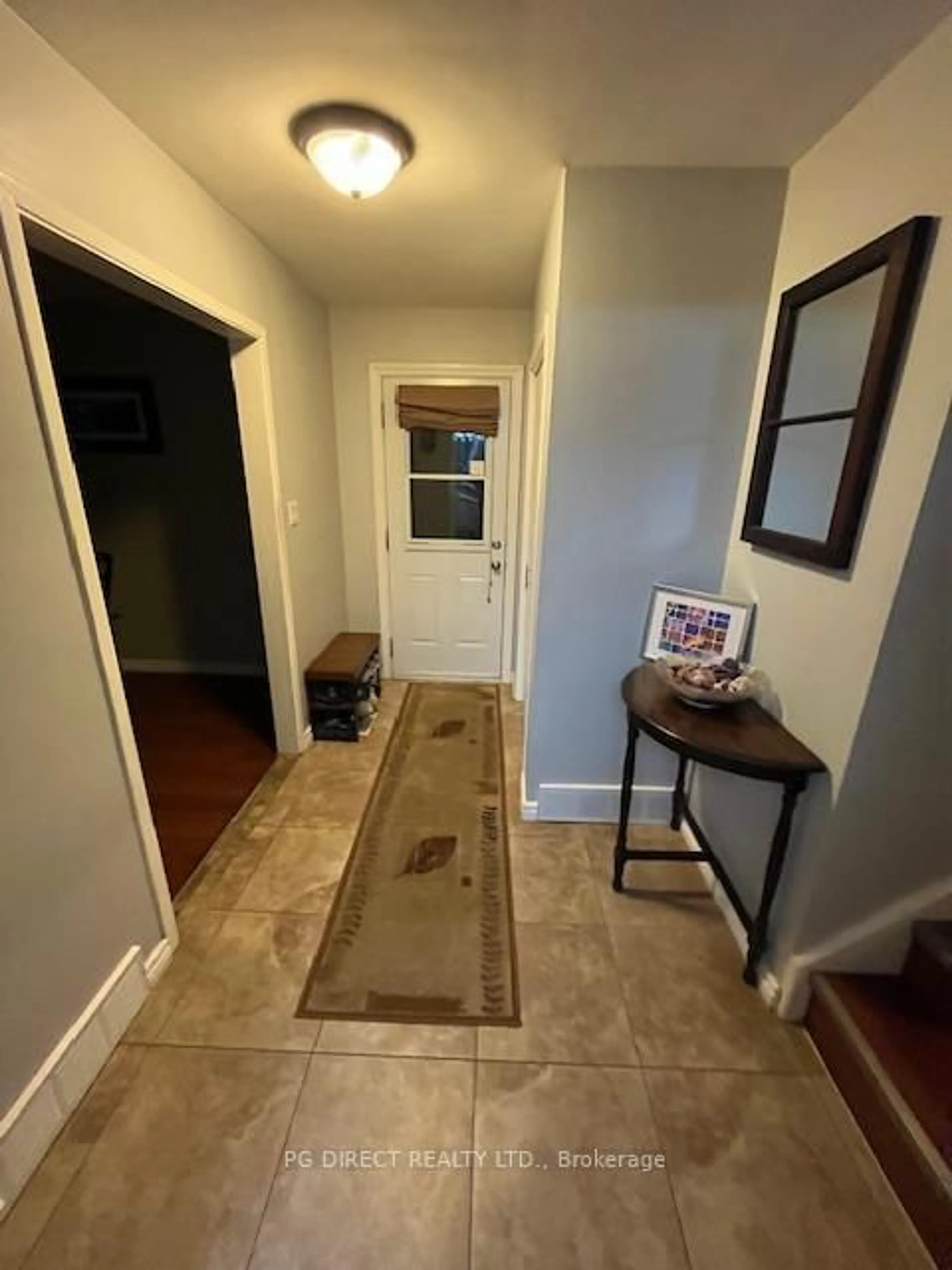 Indoor entryway for 234 Thunderbird Dr, Waterloo Ontario N1R 6H5