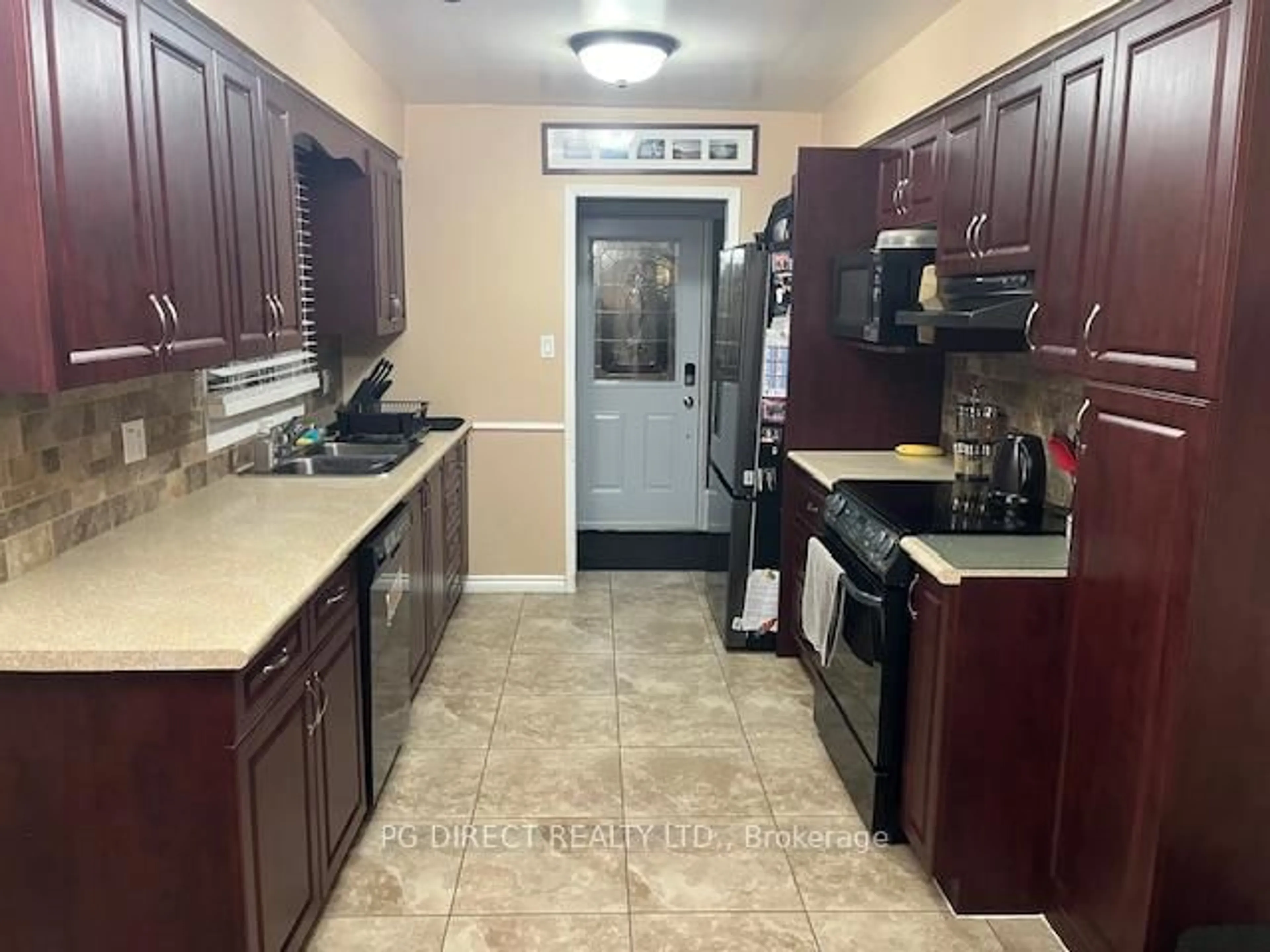 Standard kitchen, ceramic/tile floor for 234 Thunderbird Dr, Waterloo Ontario N1R 6H5