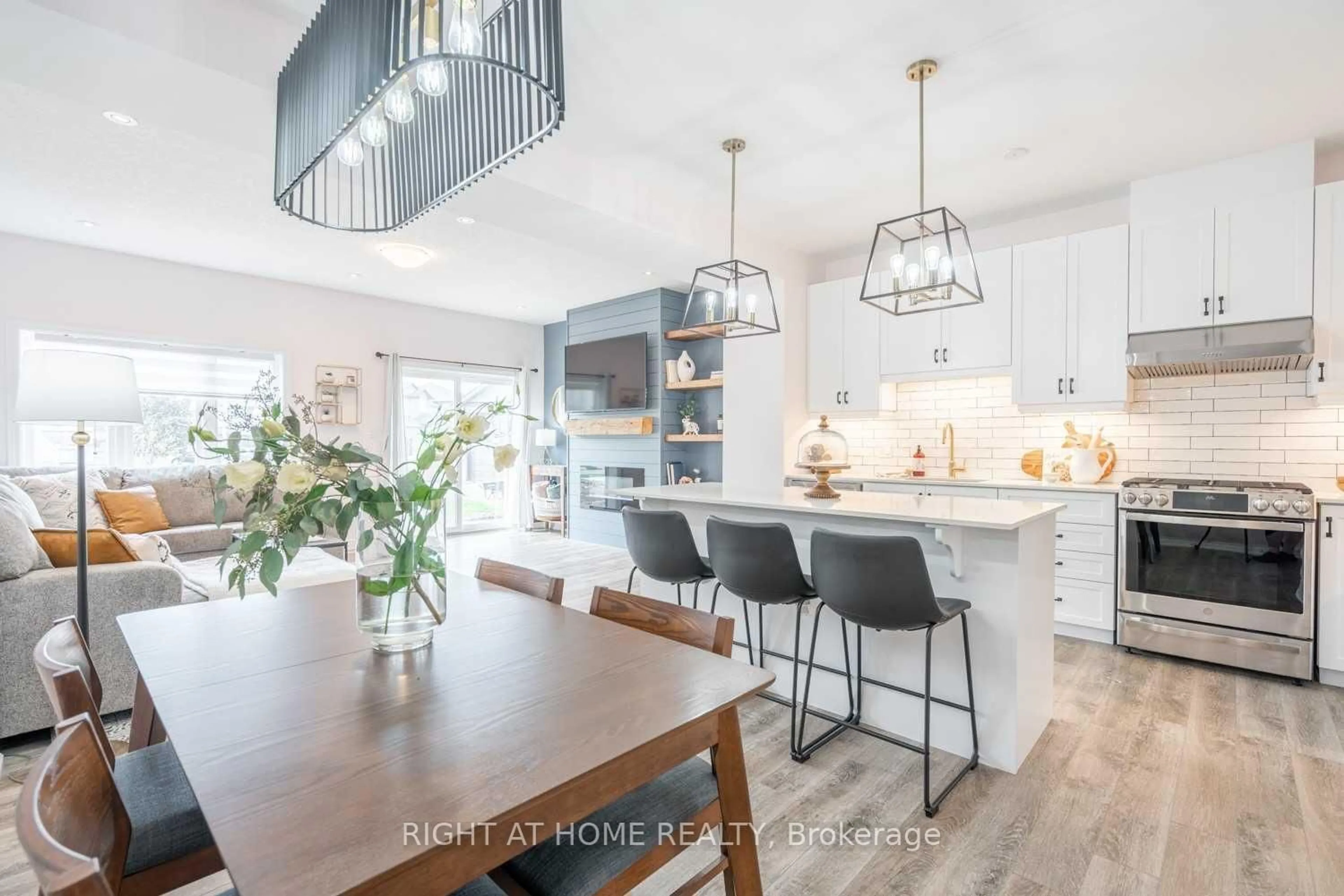 Open concept kitchen, unknown for 5080 Connor Dr #2, Lincoln Ontario L3J 0T3