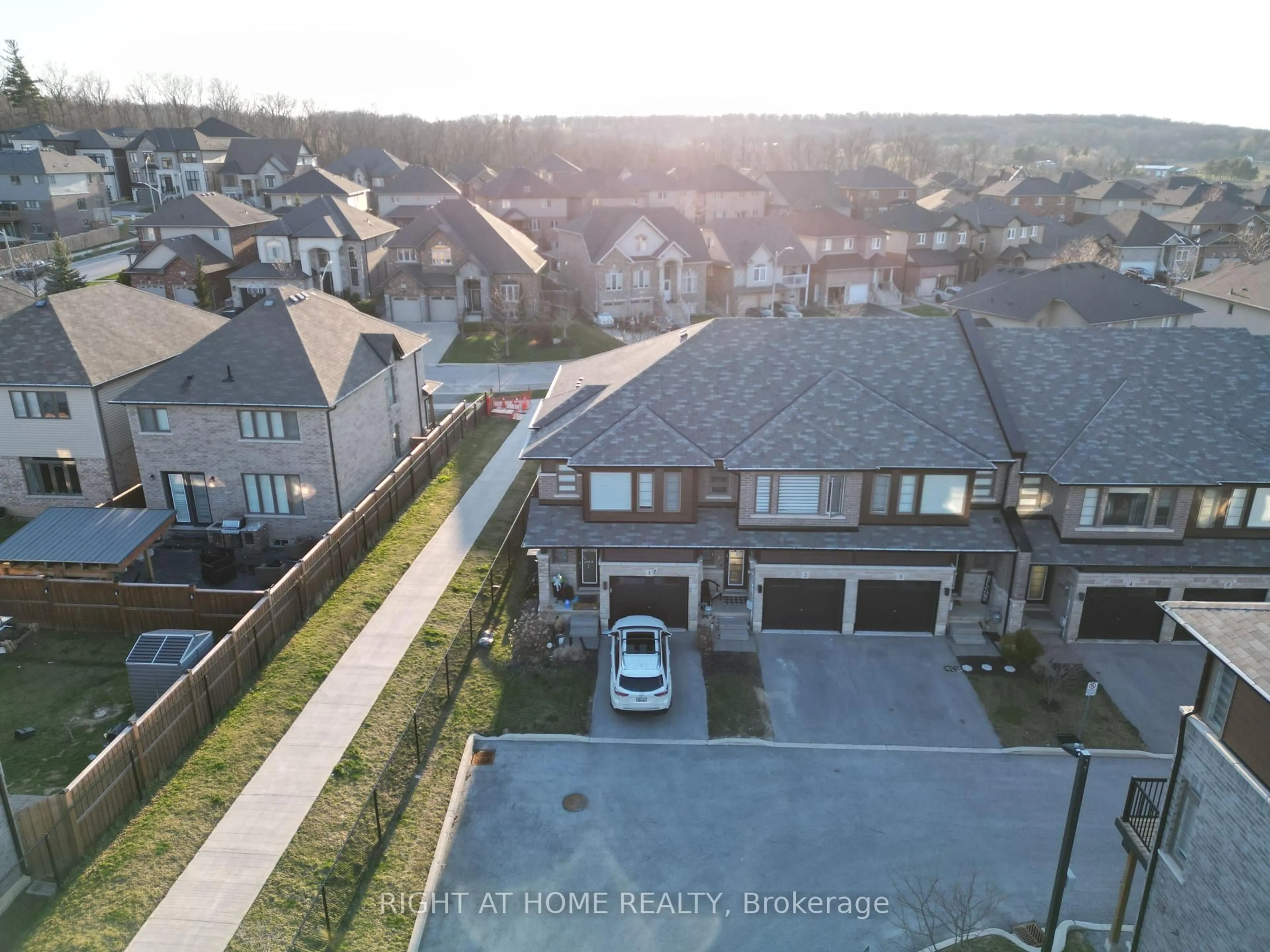 A pic from outside/outdoor area/front of a property/back of a property/a pic from drone, street for 5080 Connor Dr #2, Lincoln Ontario L3J 0T3