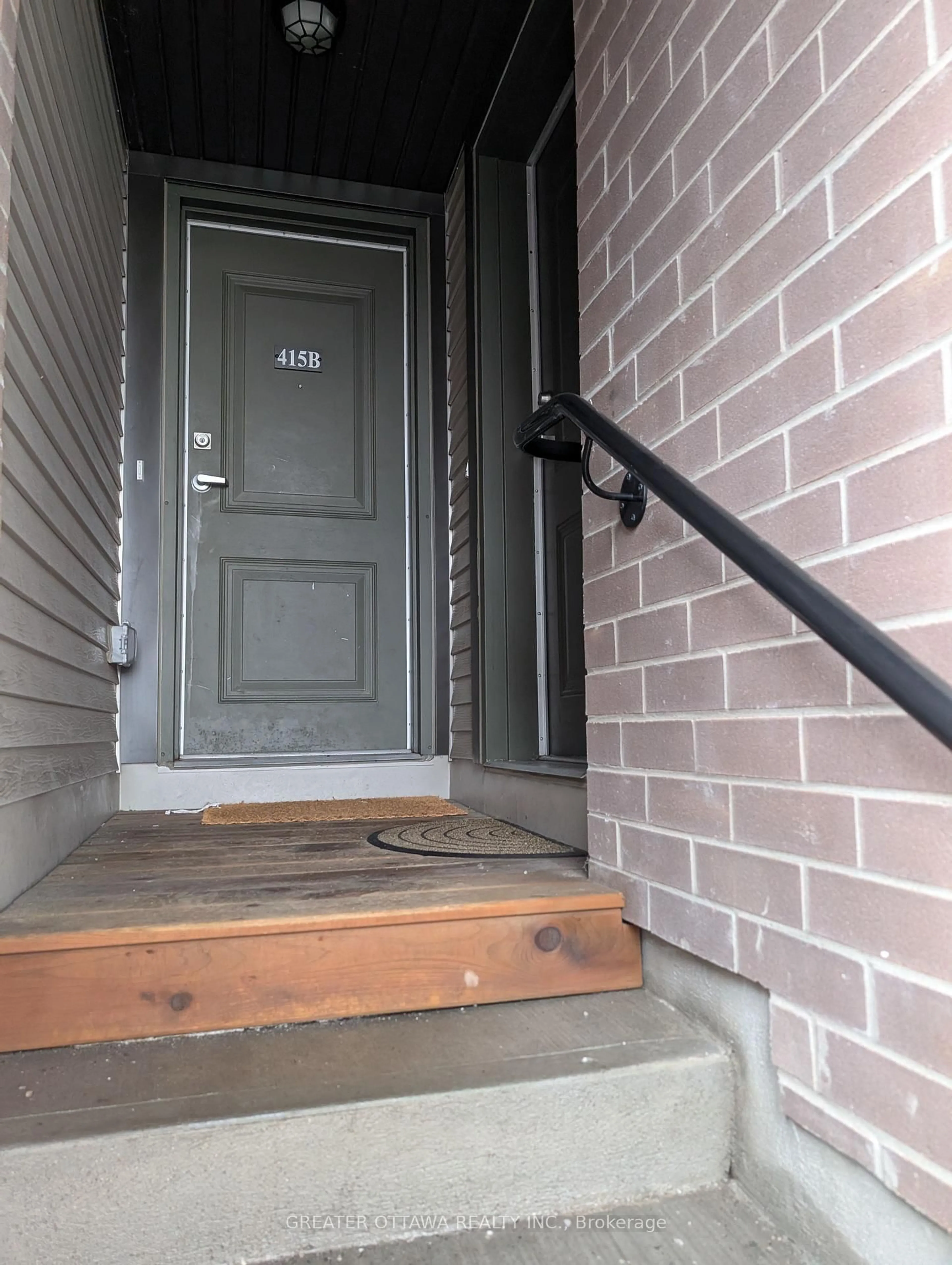 Indoor entryway for 415 Eldorado Private #16, Ottawa Ontario K2K 0N9