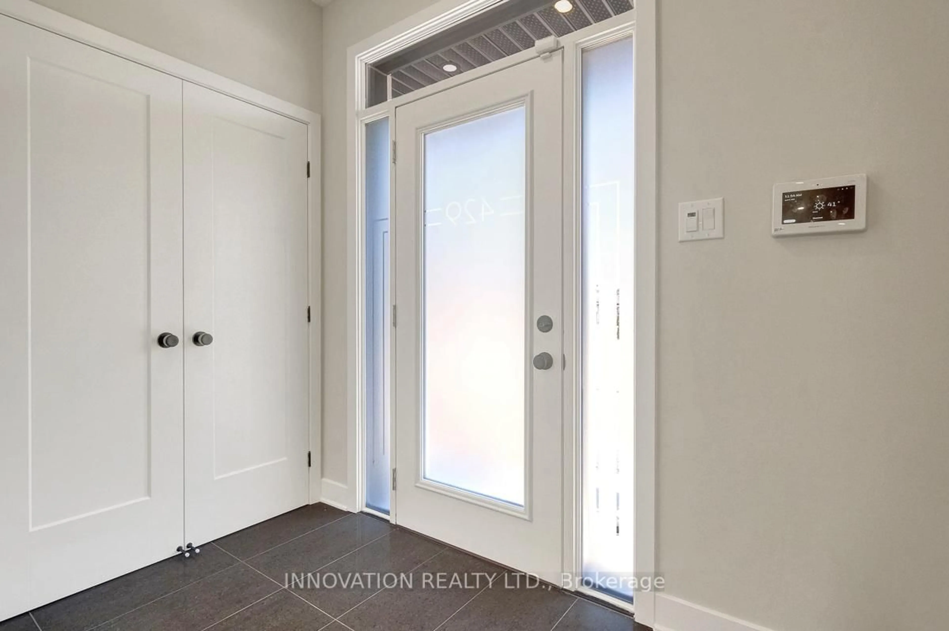 Indoor entryway for 429 Fernside St, Ottawa Ontario K2T 0L2