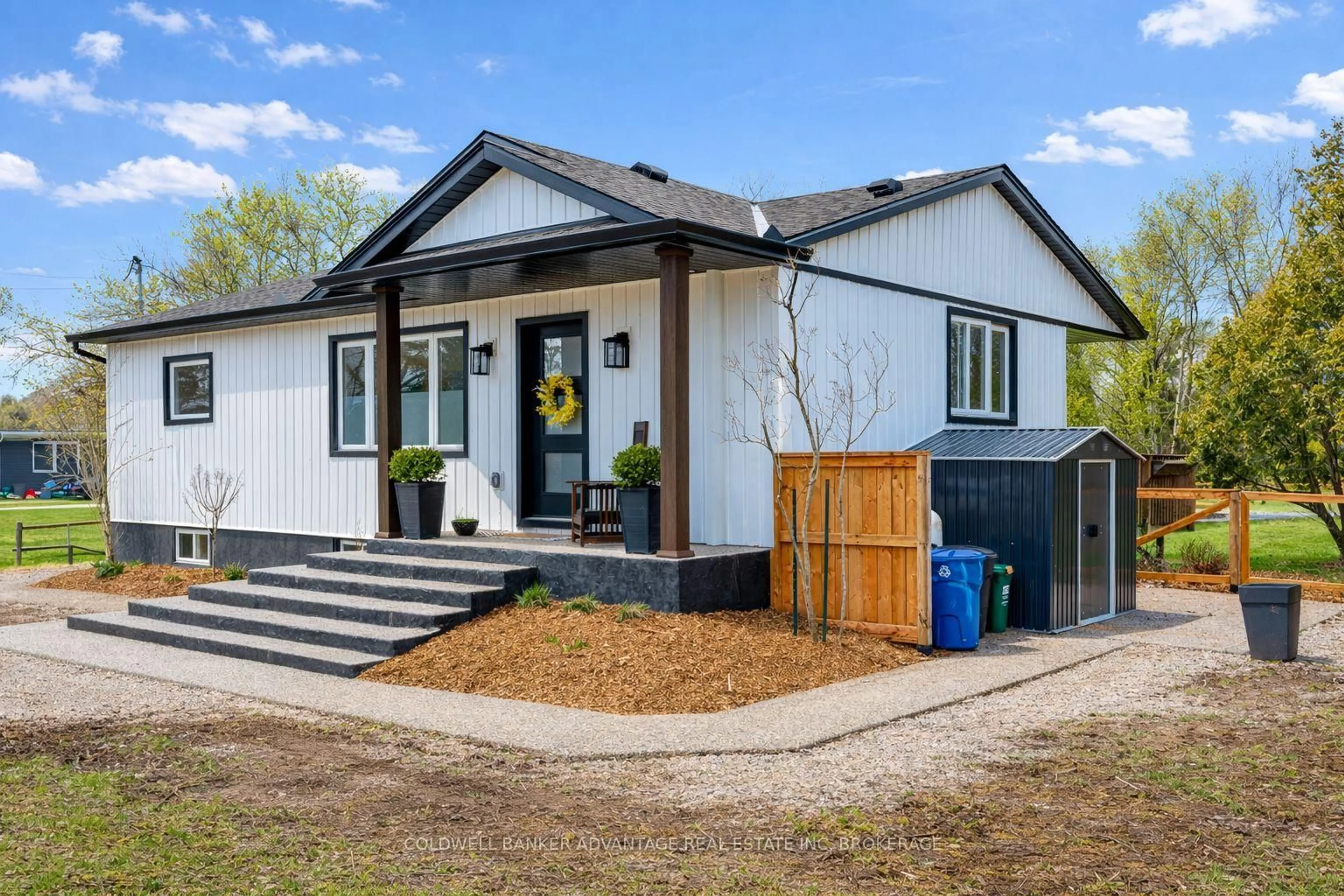 Home with vinyl exterior material, street for 1013 Hwy 20 Highway, Pelham Ontario L0C 1C0