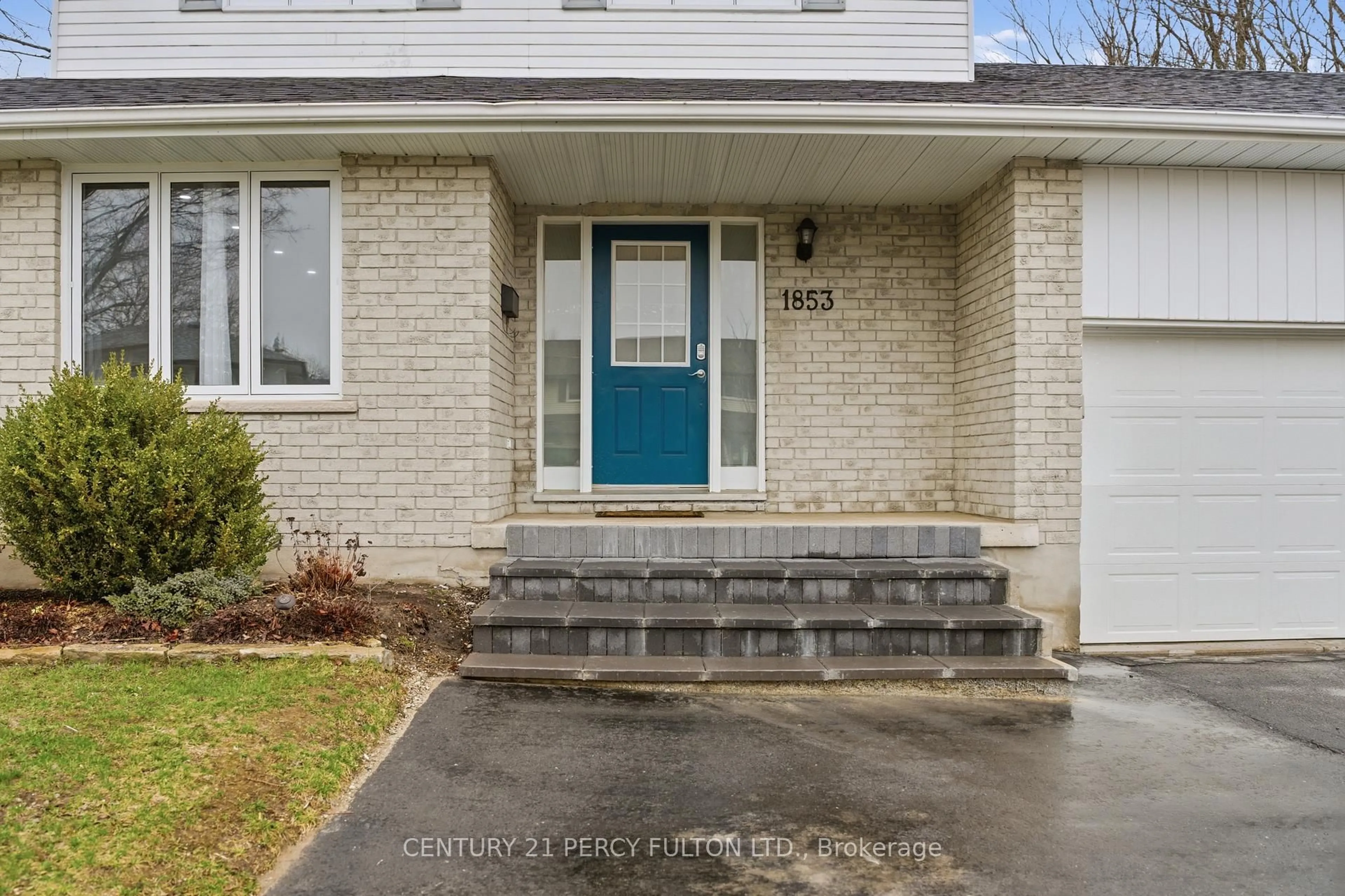 Indoor entryway for 1853 Mapleridge Dr, Peterborough Ontario K9K 1R1