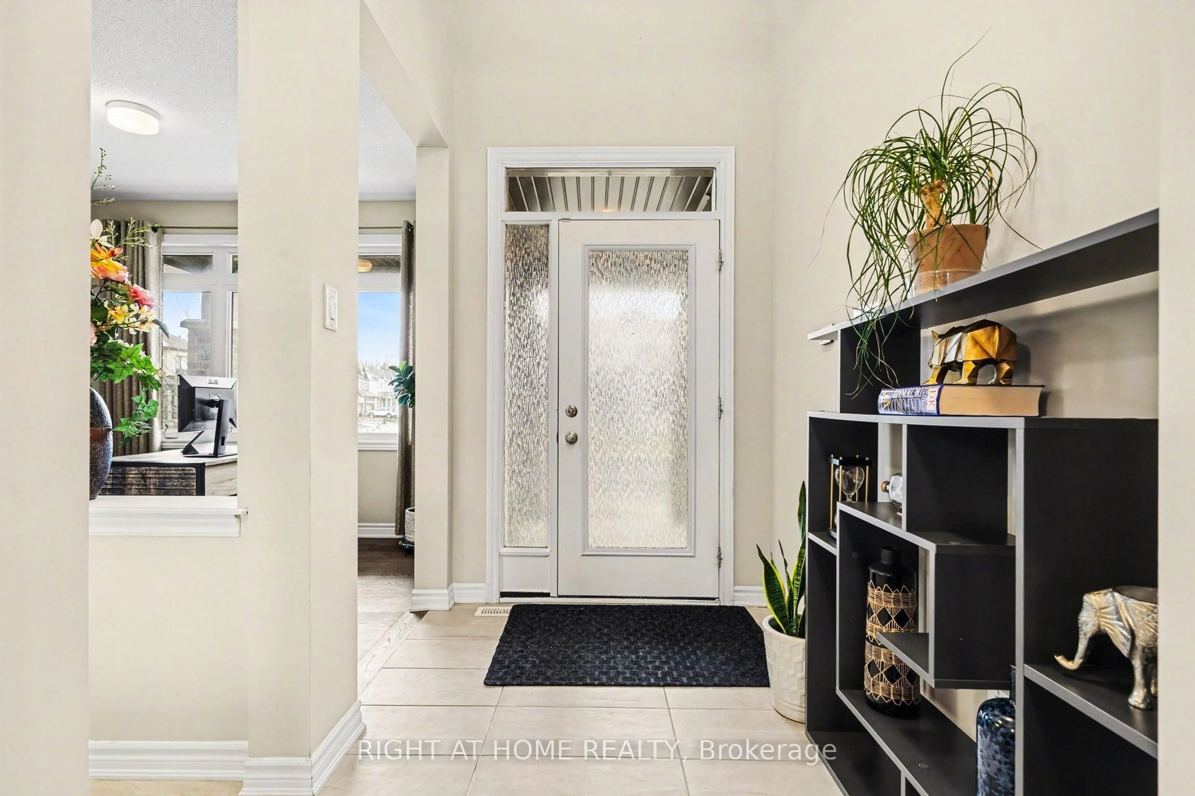 Indoor entryway for 1089 Apolune St, Ottawa Ontario K2J 6N8