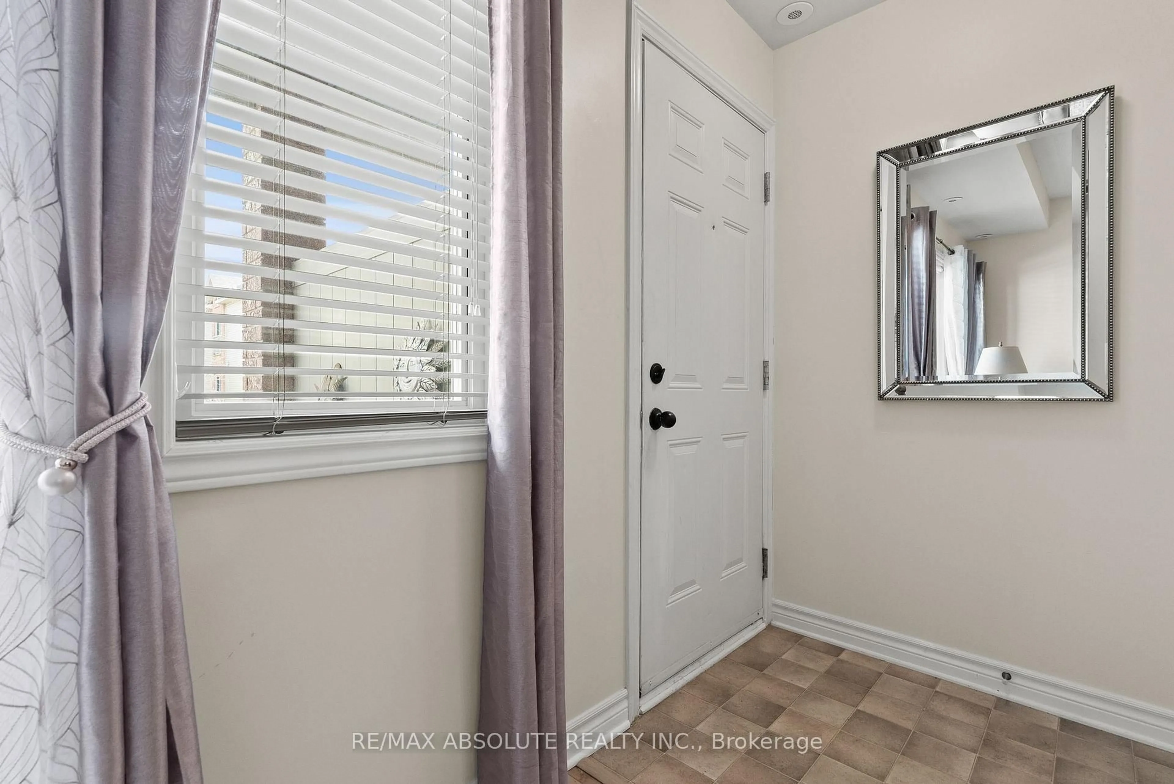 Indoor entryway for 1119 Stittsville Main St #F, Ottawa Ontario K2S 0C9