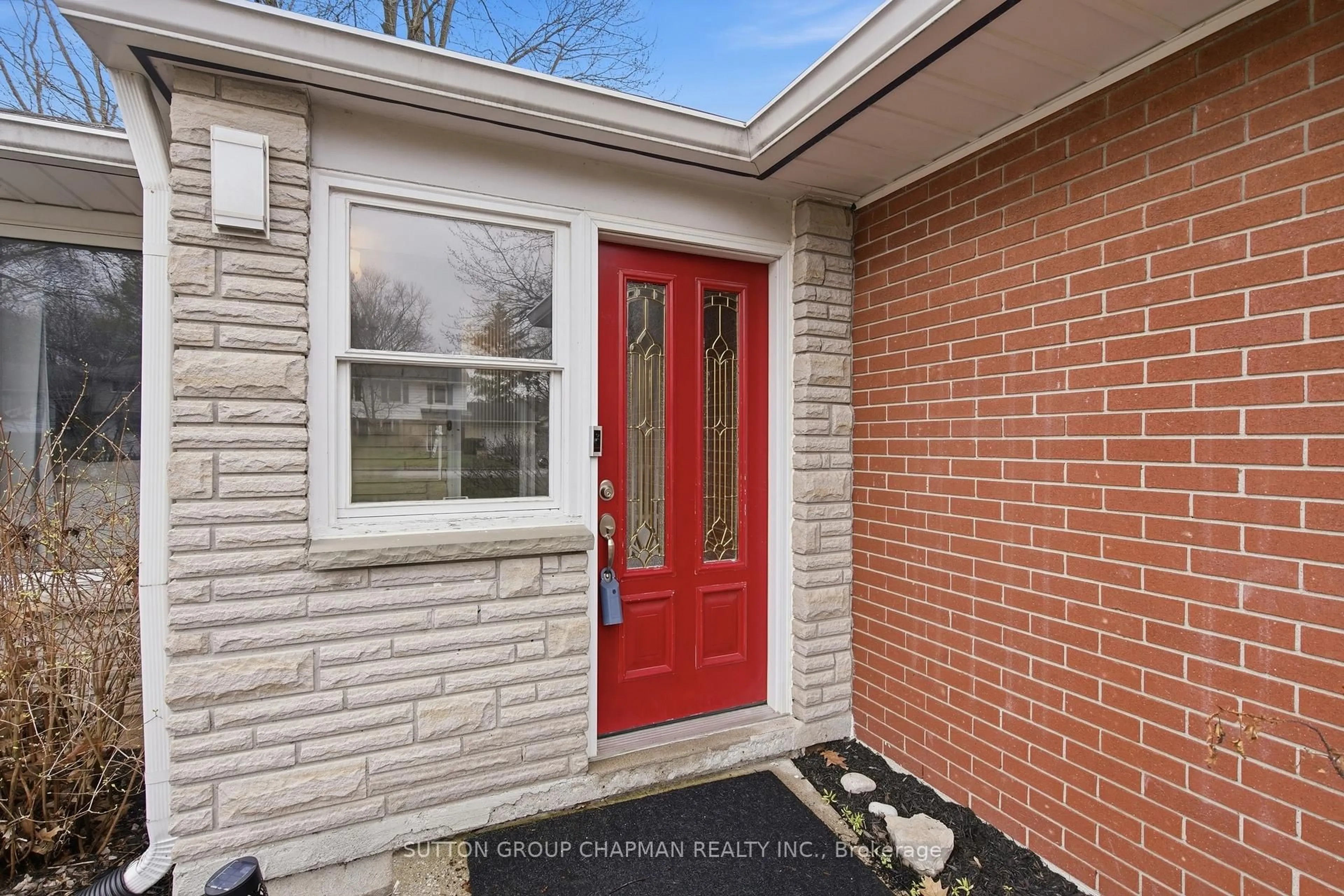 Indoor entryway for 666 Santa Monica Rd, London North Ontario N6H 3W1