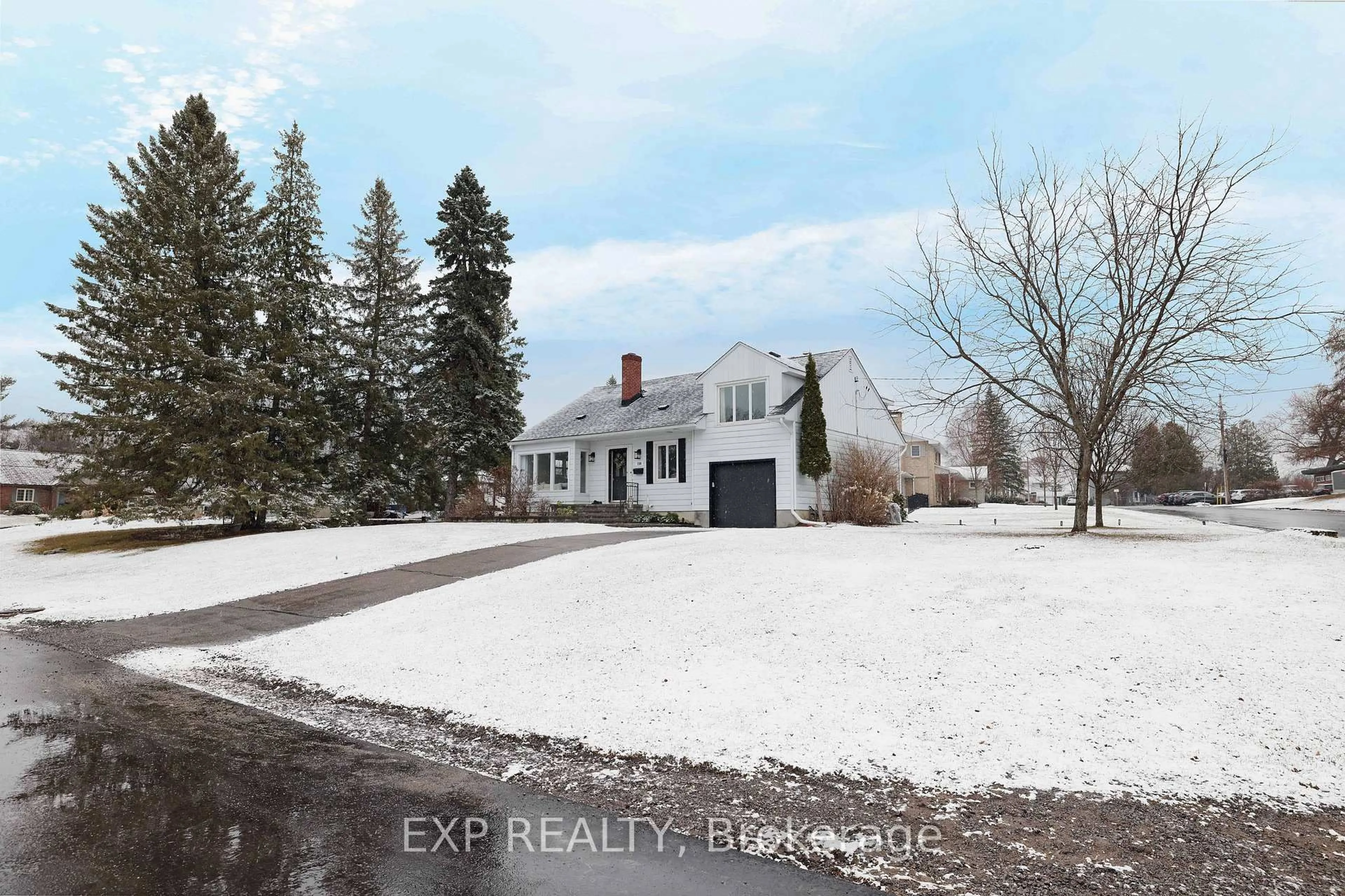 A pic from outside/outdoor area/front of a property/back of a property/a pic from drone, street for 150 Stevenson Cres, Renfrew Ontario K7V 1J4