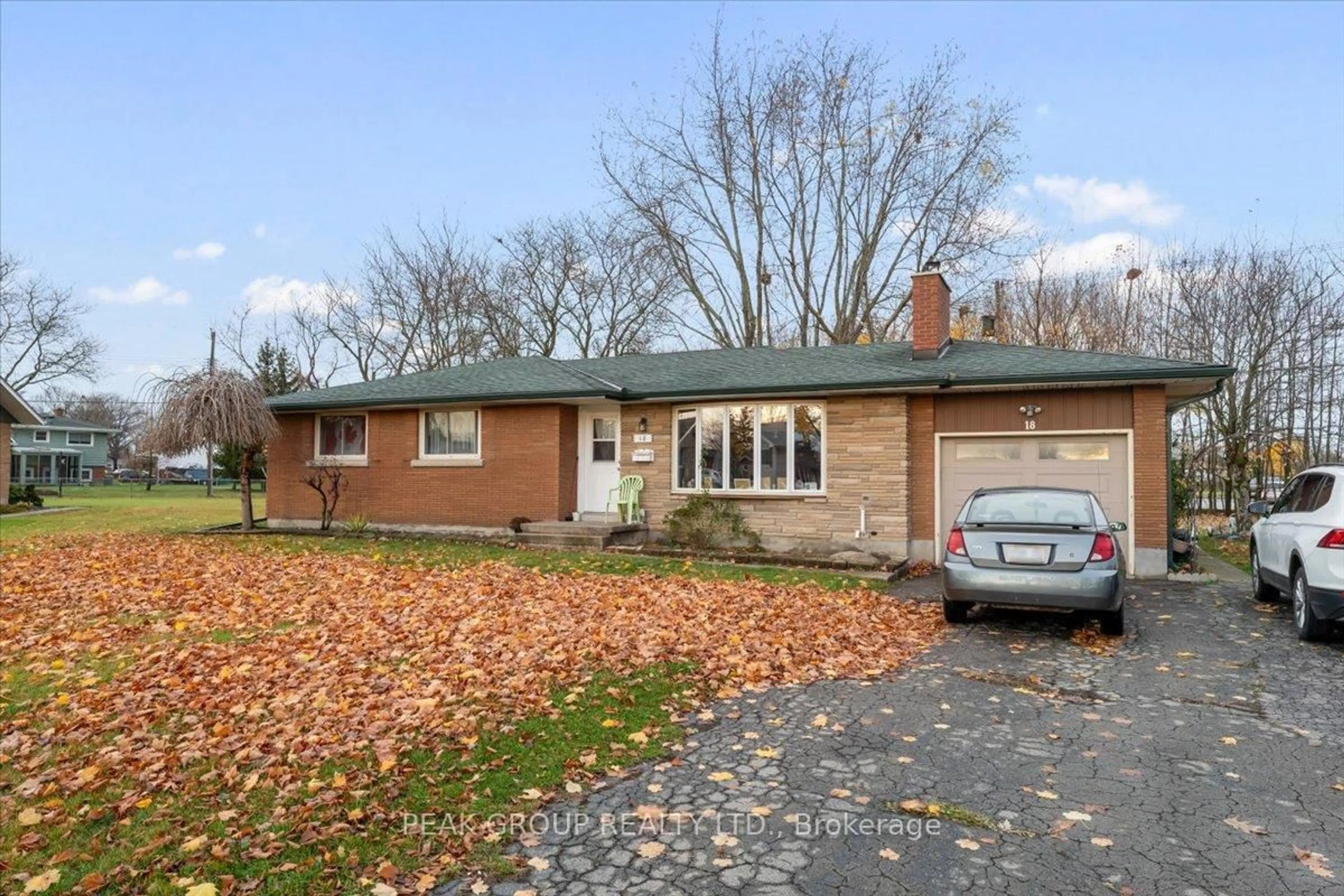 Home with brick exterior material, street for 18 Karen Cres, Welland Ontario L3C 2Y6
