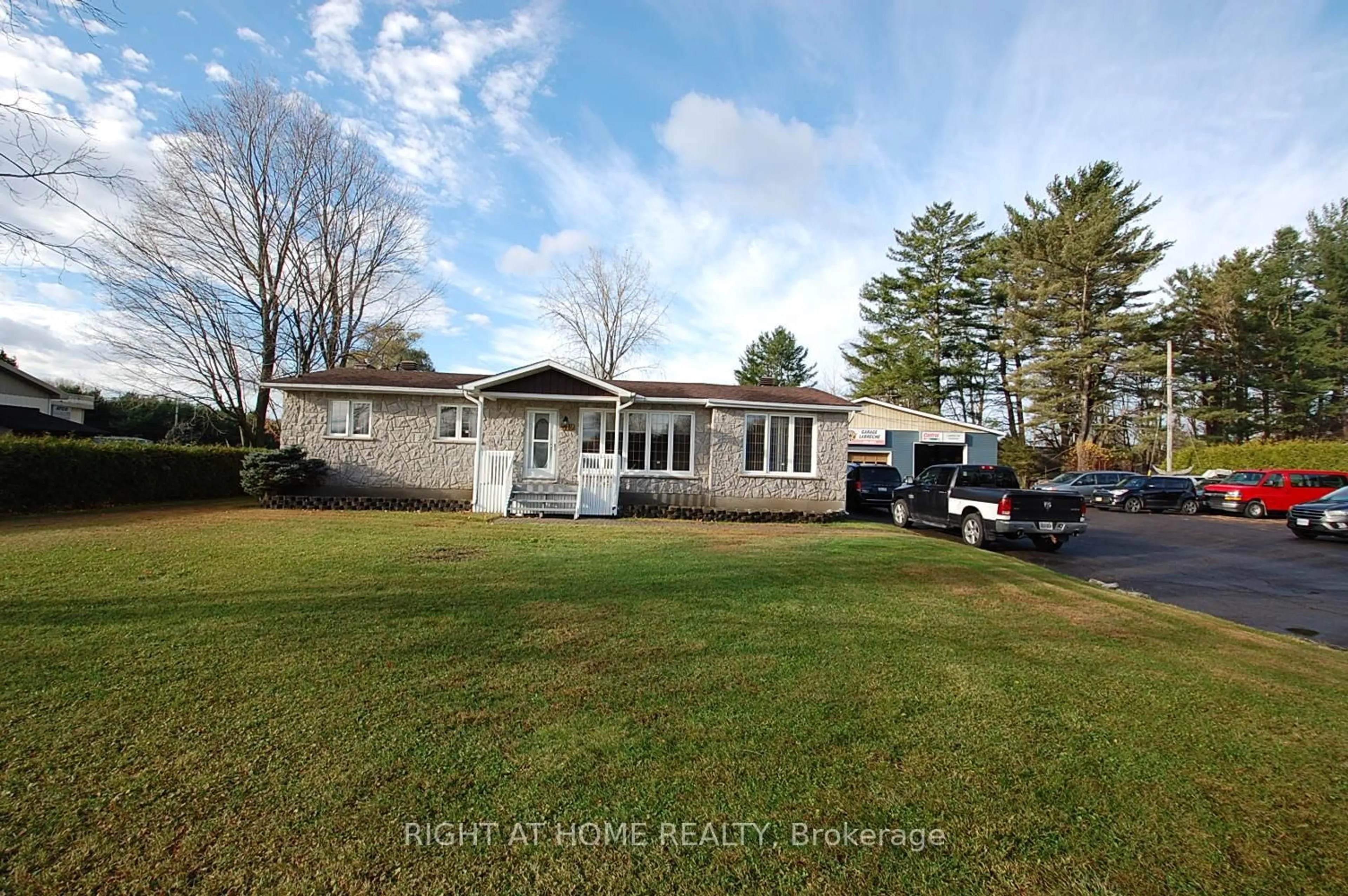 A pic from outside/outdoor area/front of a property/back of a property/a pic from drone, water/lake/river/ocean view for 312 Ramage Rd, Clarence-Rockland Ontario K4K 1K7