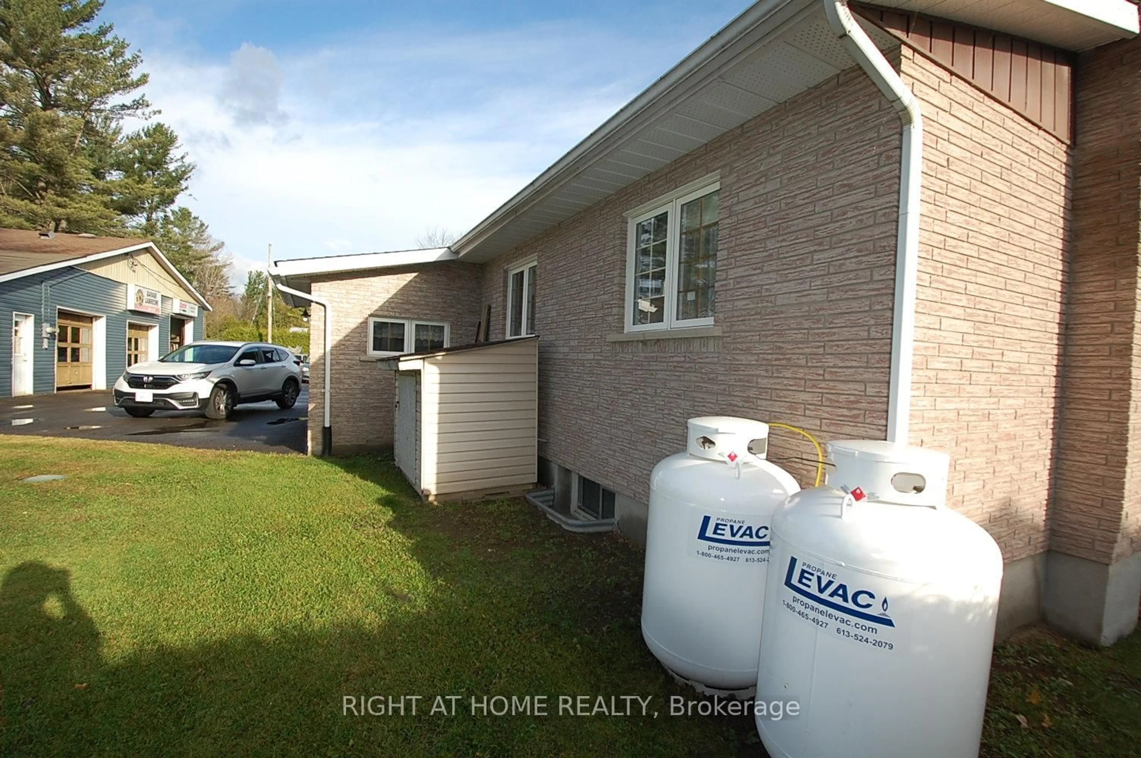 Home with vinyl exterior material, unknown for 312 Ramage Rd, Clarence-Rockland Ontario K4K 1K7