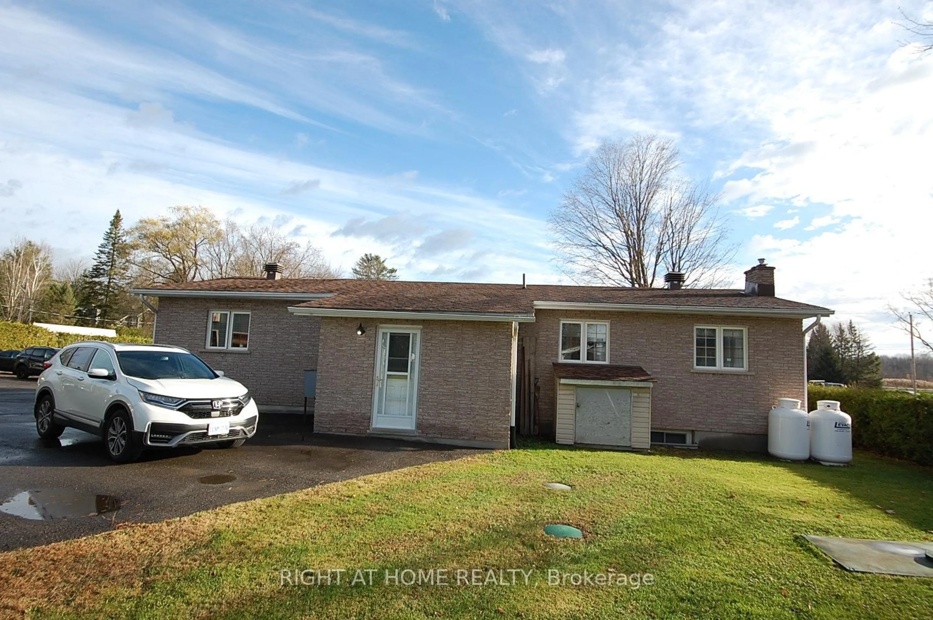 A pic from outside/outdoor area/front of a property/back of a property/a pic from drone, street for 312 Ramage Rd, Clarence-Rockland Ontario K4K 1K7
