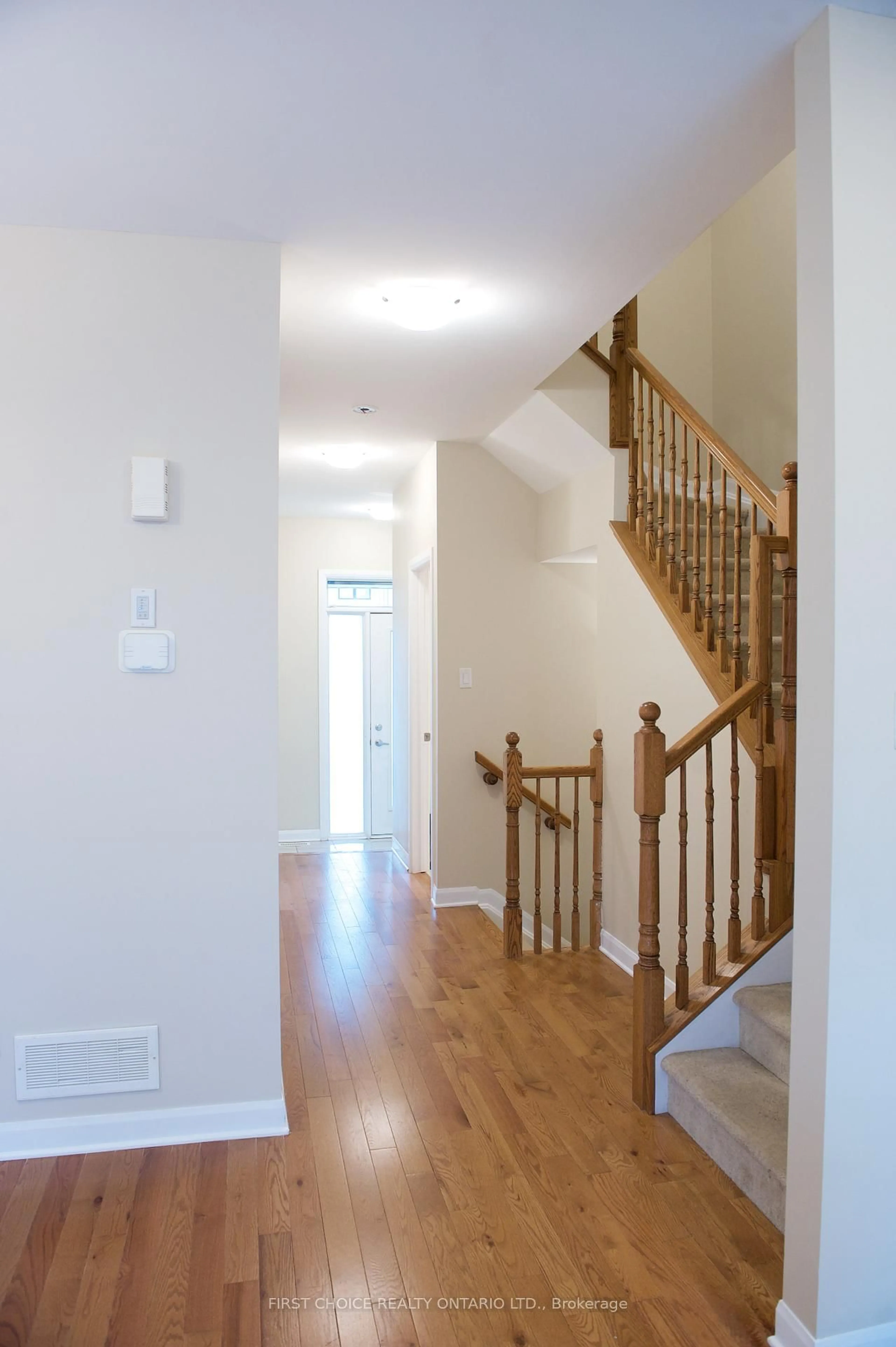 Indoor entryway for 222 Geyser Pl, Ottawa Ontario K2J 6P1