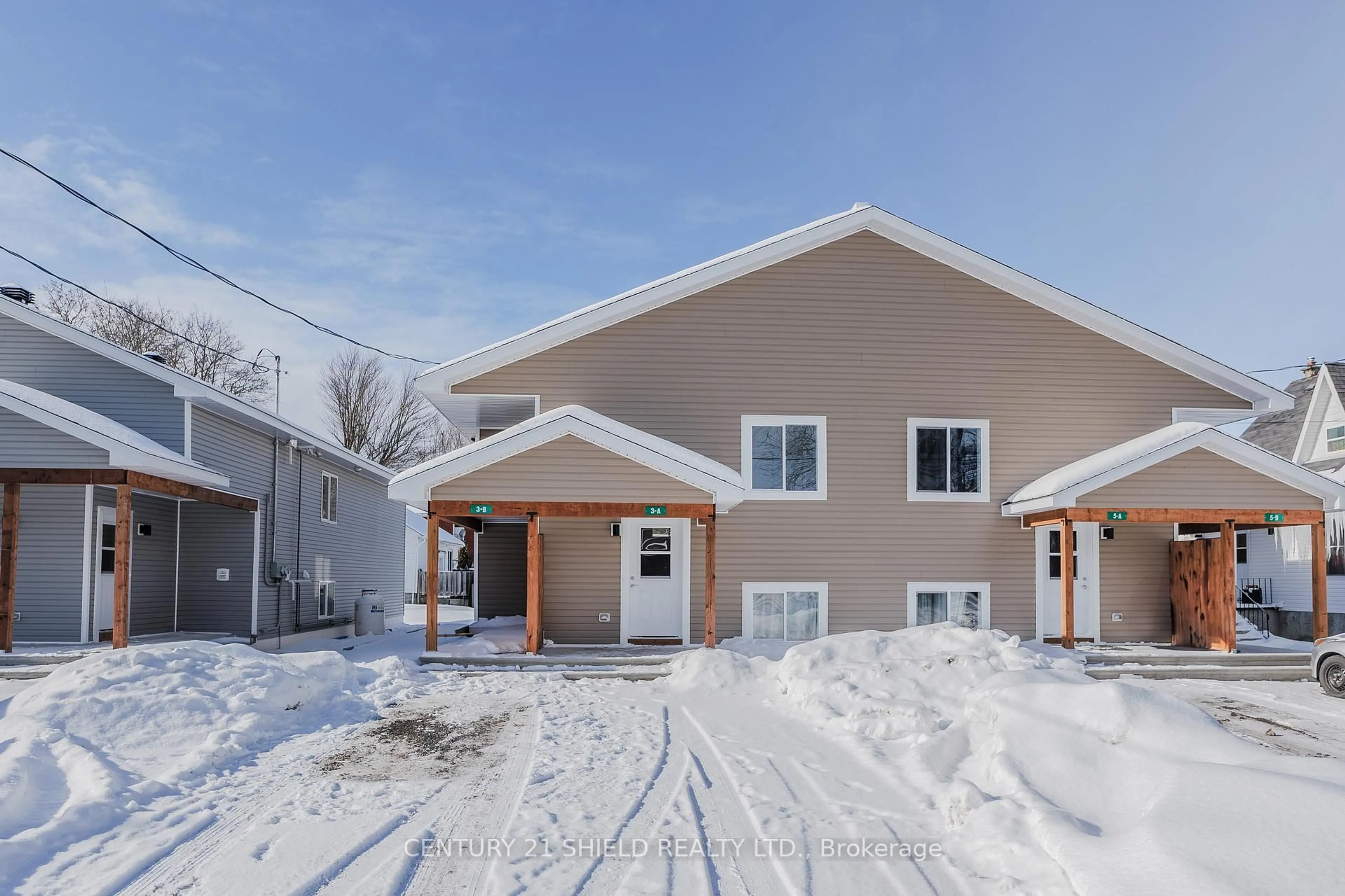 Home with vinyl exterior material, street for 5 William St, North Stormont Ontario K0C 1K0