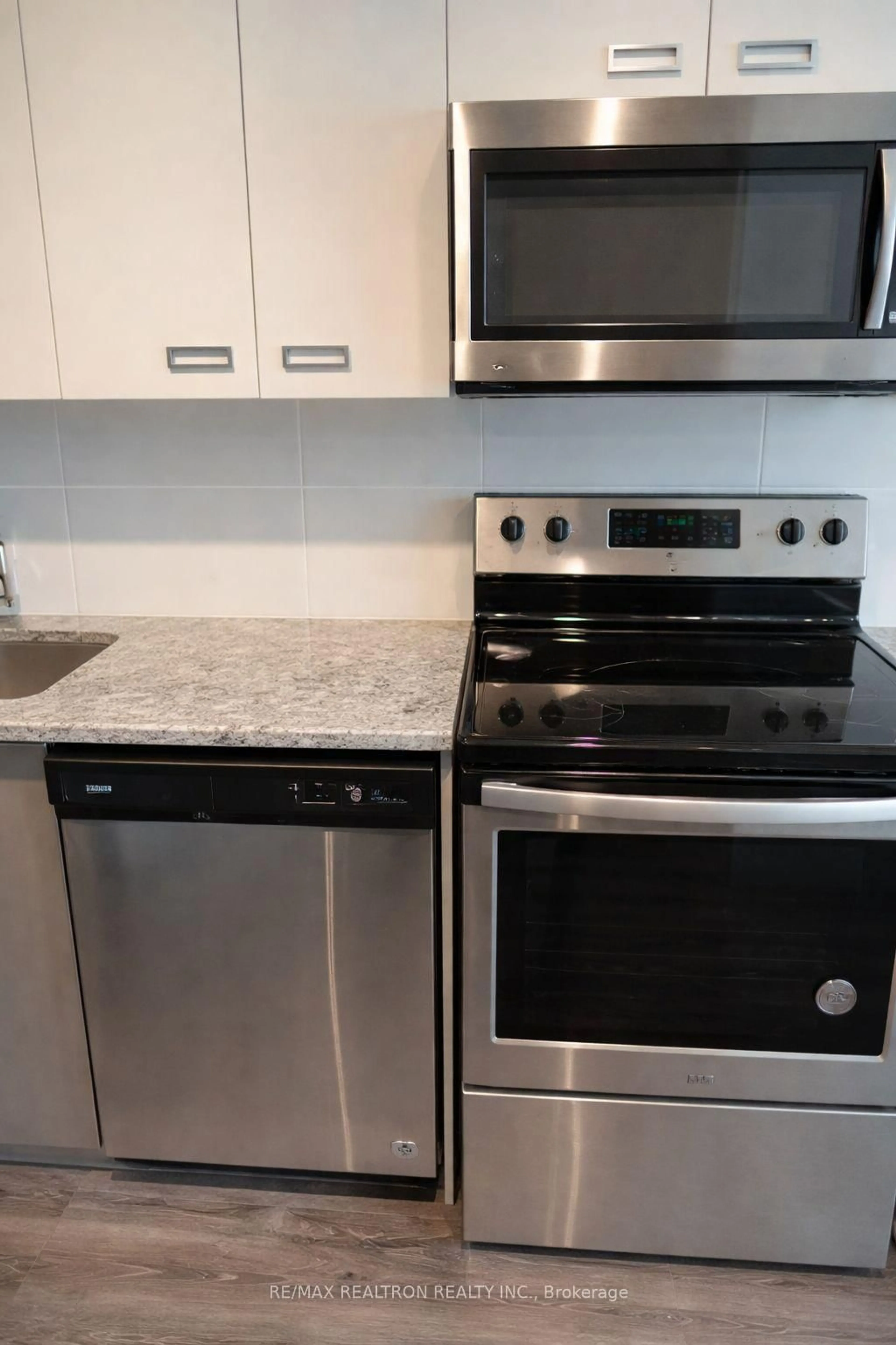 Standard kitchen, unknown for 257 Hemlock St #209, Waterloo Ontario N2L 3R4