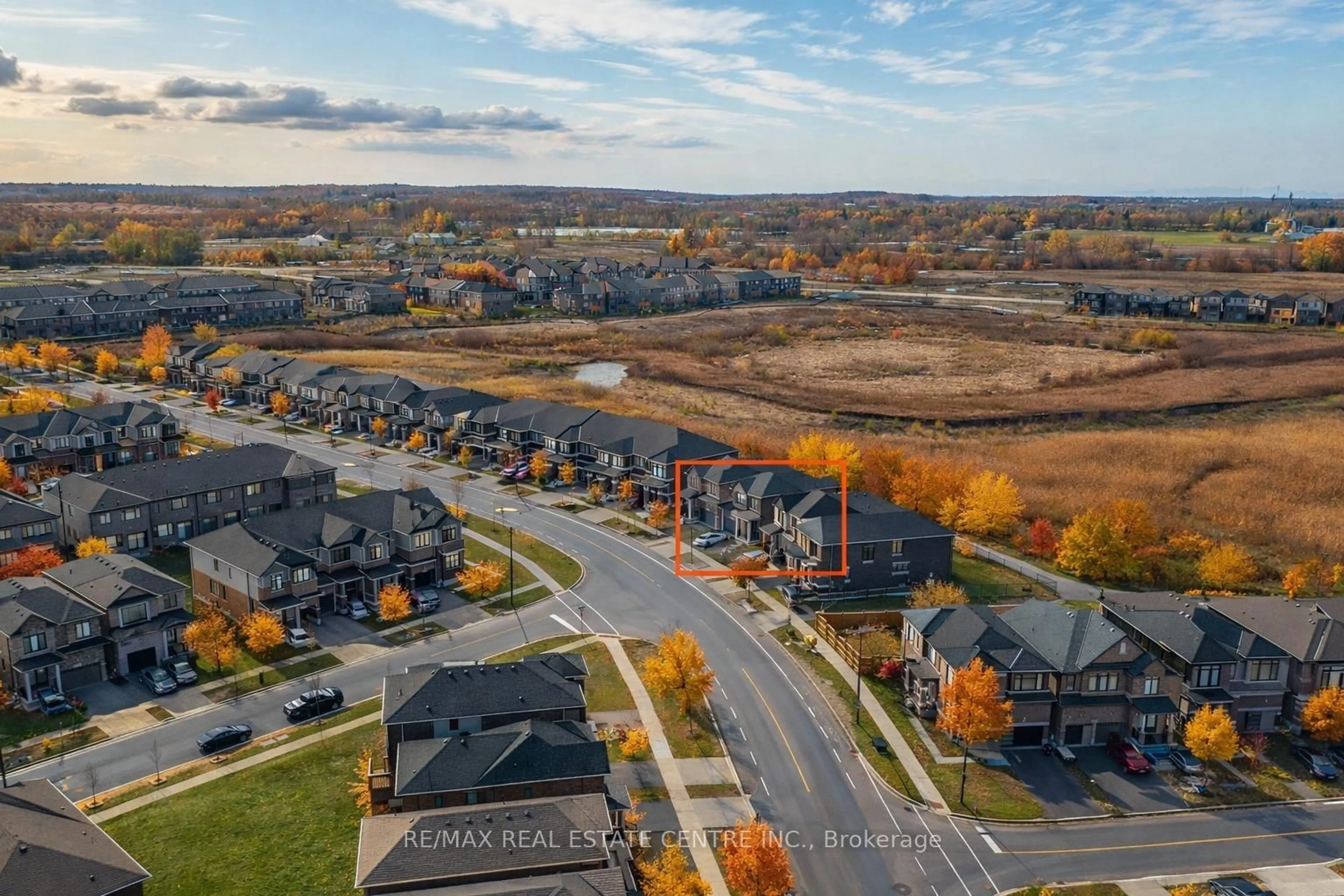 A pic from outside/outdoor area/front of a property/back of a property/a pic from drone, mountain view for 312 Bismark Dr, Cambridge Ontario N1S 0C6