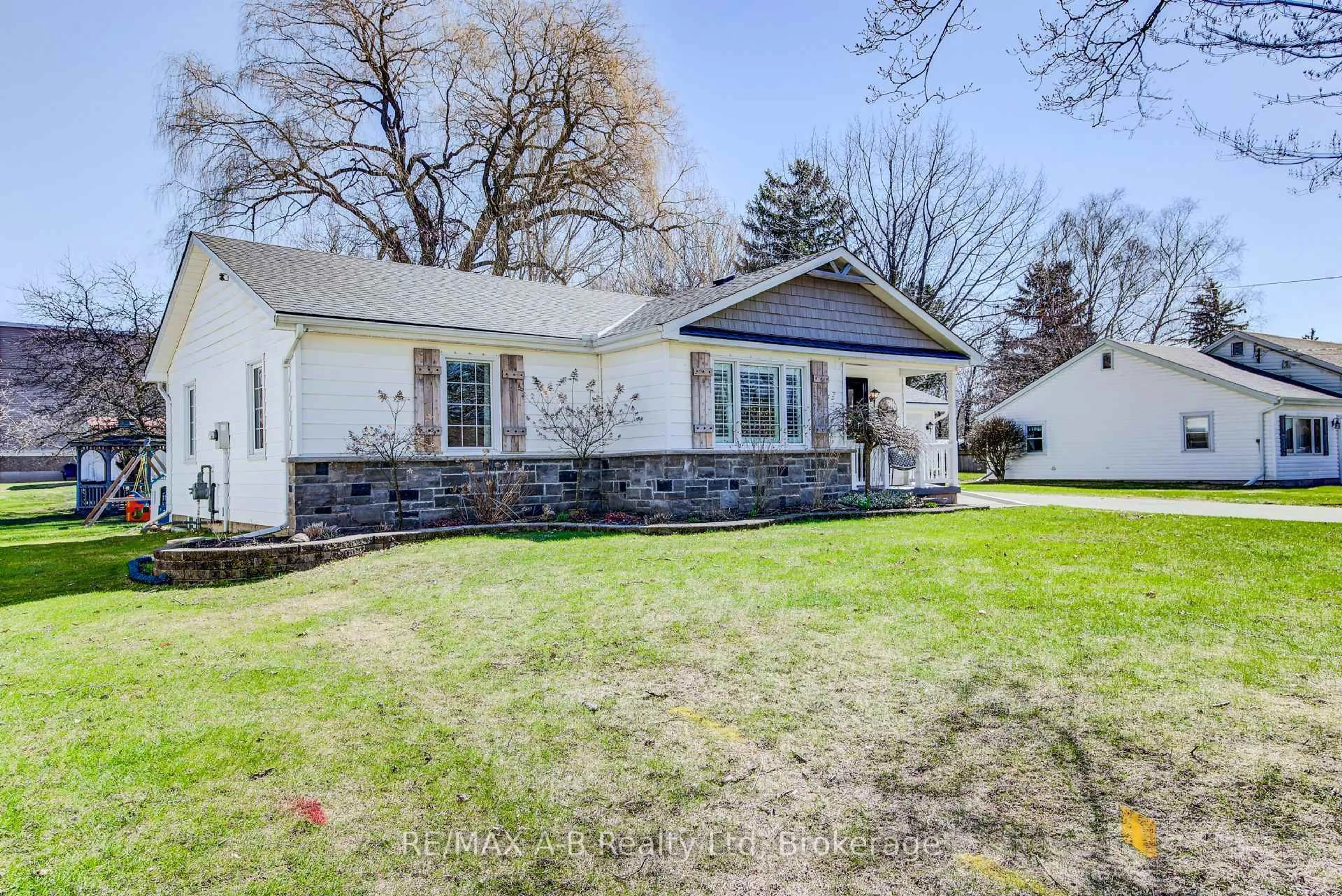 Home with vinyl exterior material, street for 87 Wilton St, East Zorra-Tavistock Ontario N0B 2R0