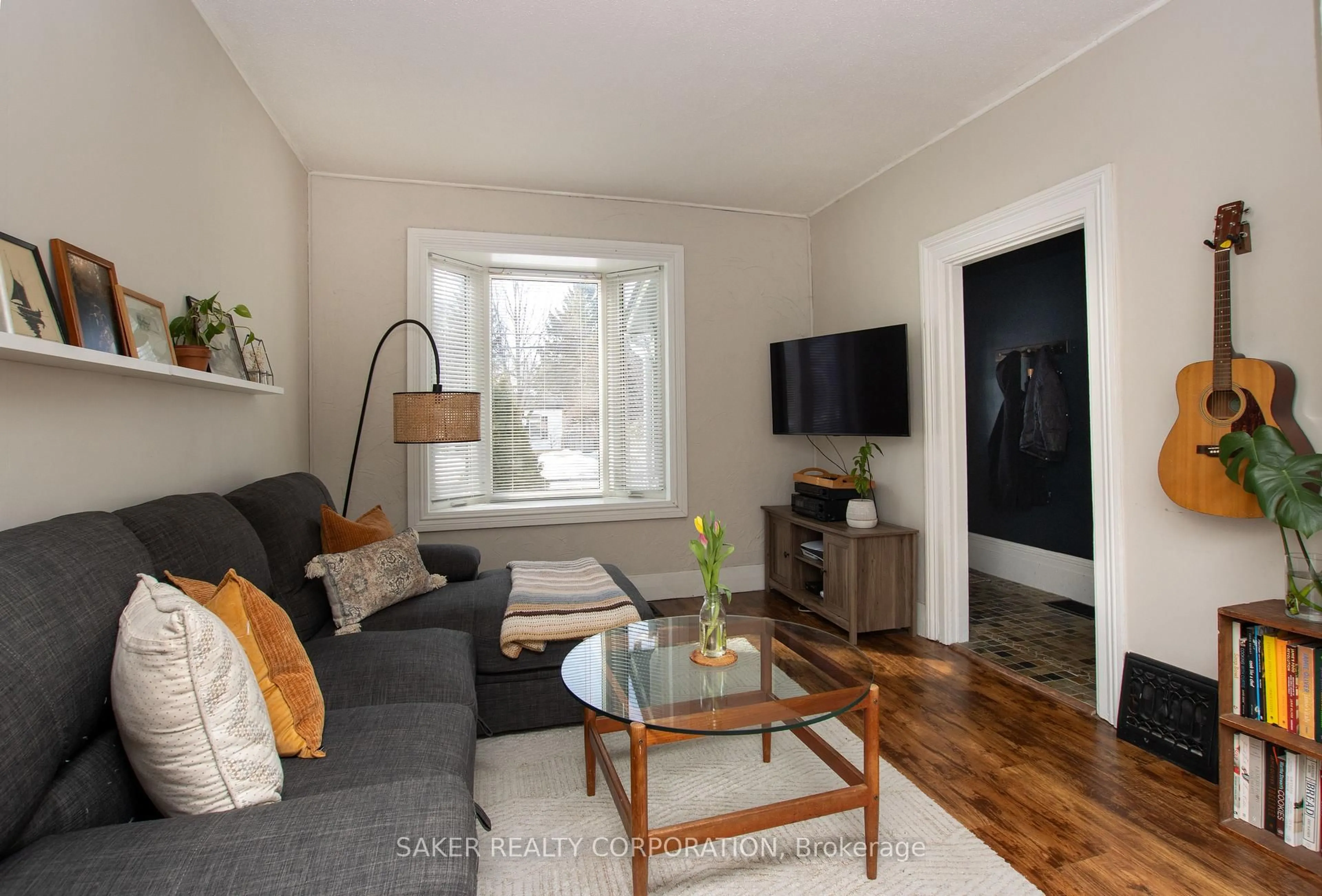 Living room with furniture, wood/laminate floor for 688 William St, London East Ontario N5Y 2R2