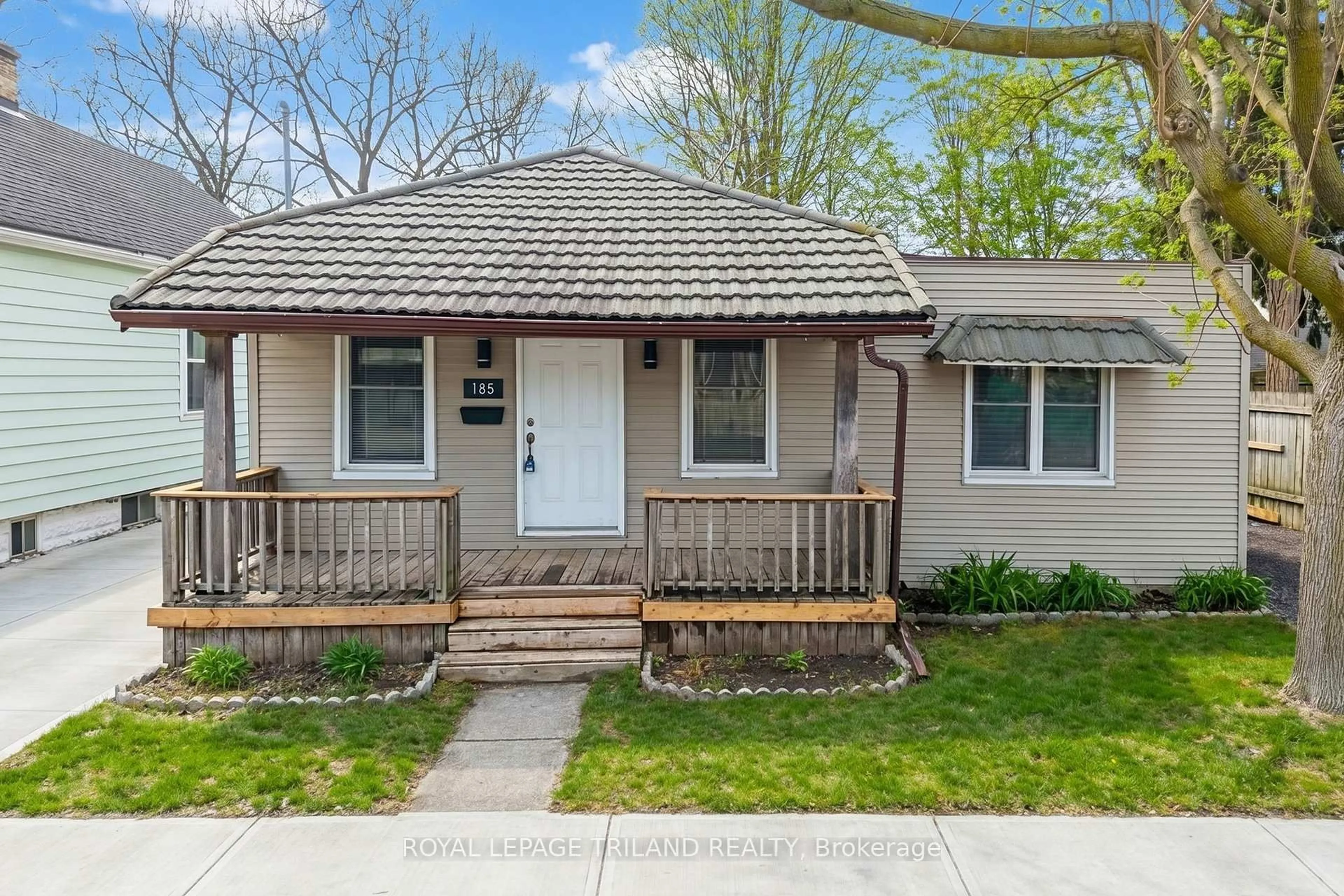 Home with vinyl exterior material, street for 185 Maitland St, London East Ontario N6B 2X8