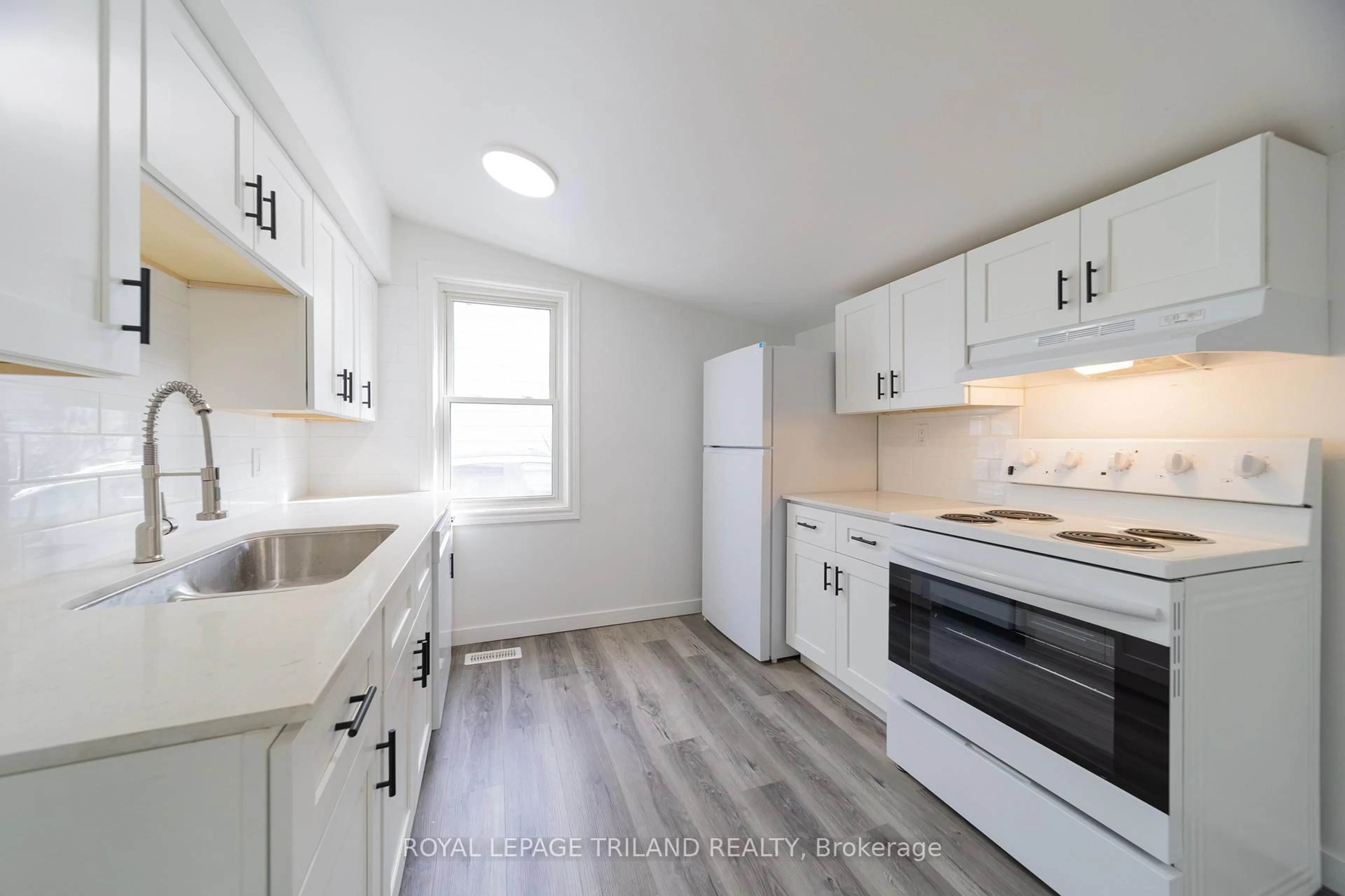 Standard kitchen, unknown for 185 Maitland St, London East Ontario N6B 2X8