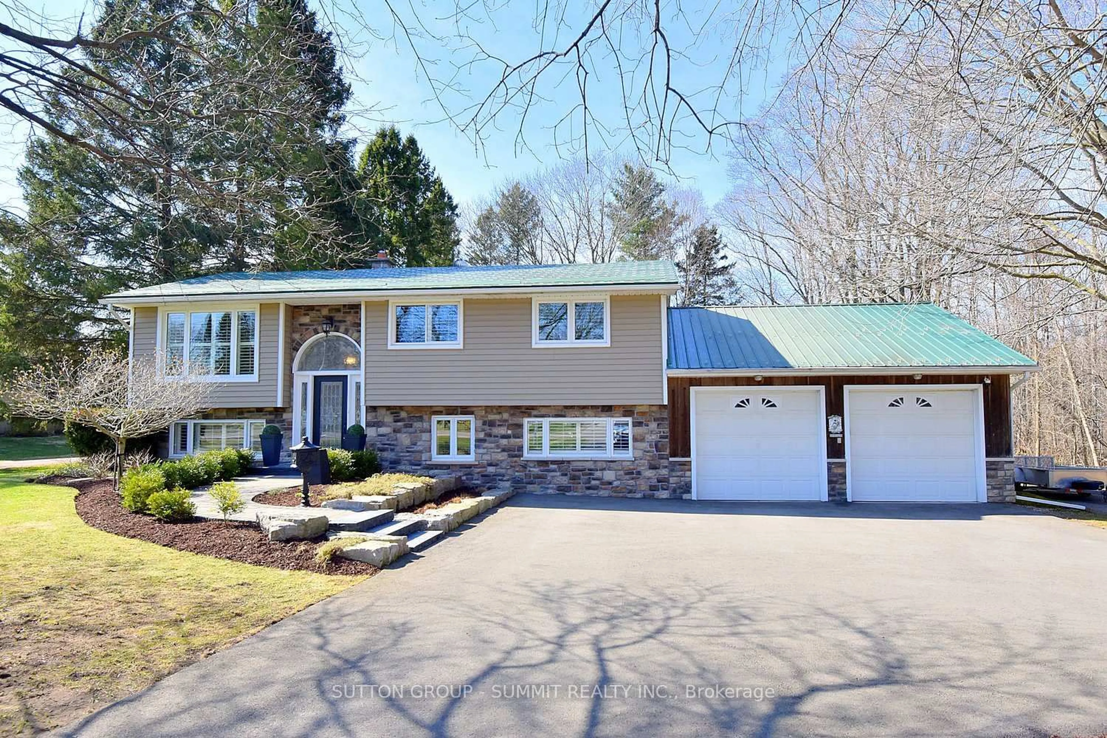 Home with vinyl exterior material, street for 181 Carlisle Rd, Hamilton Ontario L0R 2H1