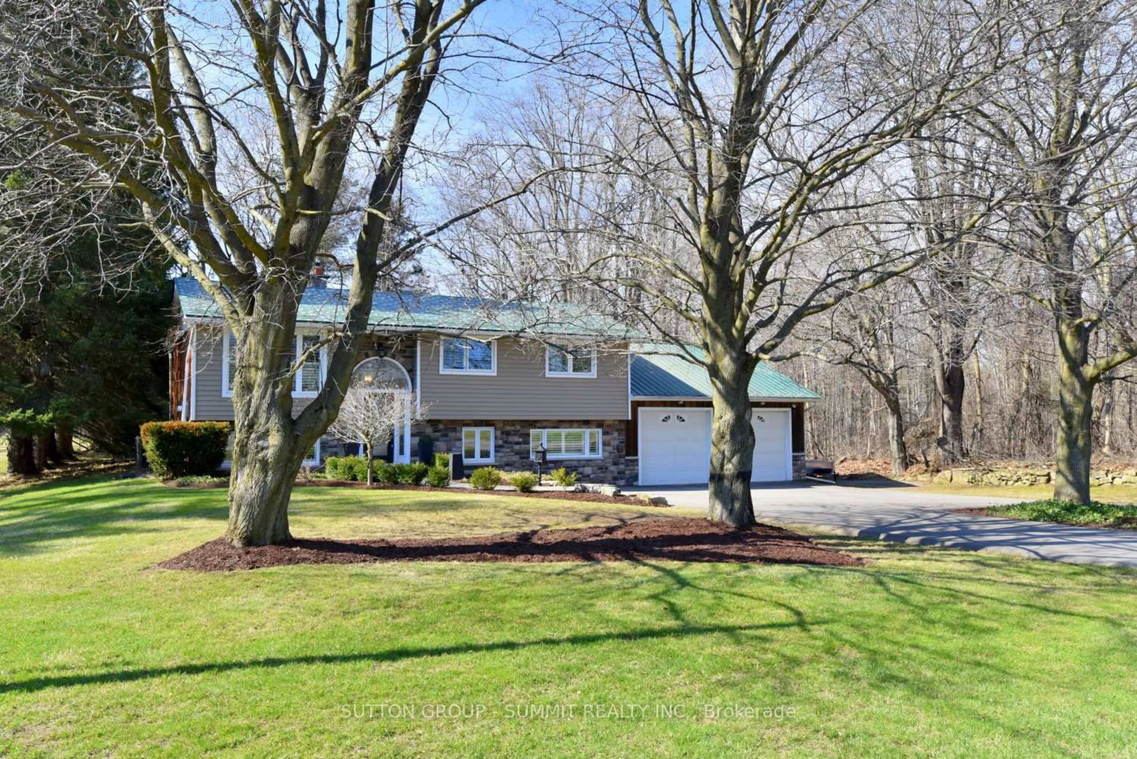 A pic from outside/outdoor area/front of a property/back of a property/a pic from drone, street for 181 Carlisle Rd, Hamilton Ontario L0R 2H1