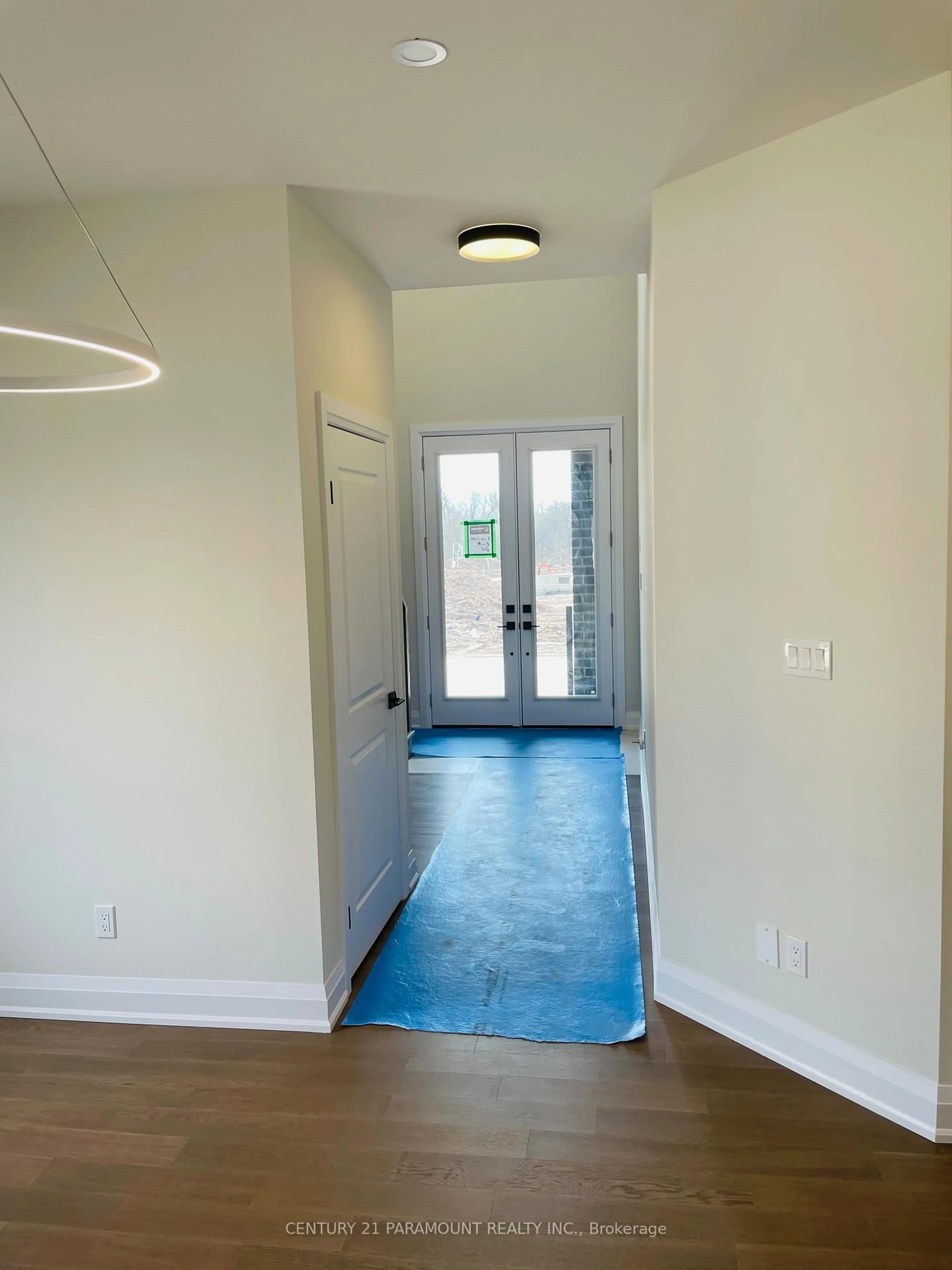 Indoor entryway for 6461 Sunshine Common, Niagara Falls Ontario L2G 7J3