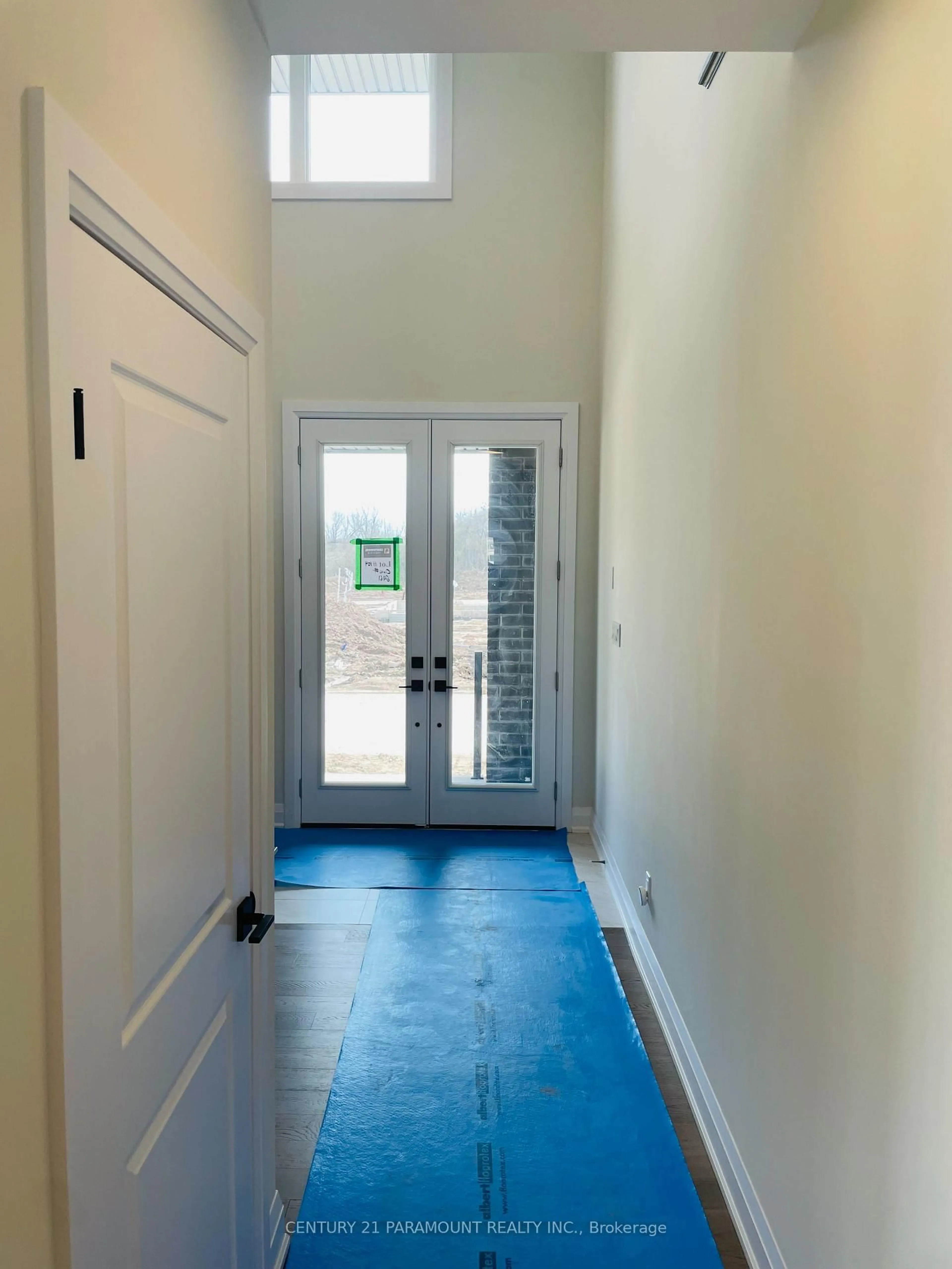 Indoor entryway for 6461 Sunshine Common, Niagara Falls Ontario L2G 7J3