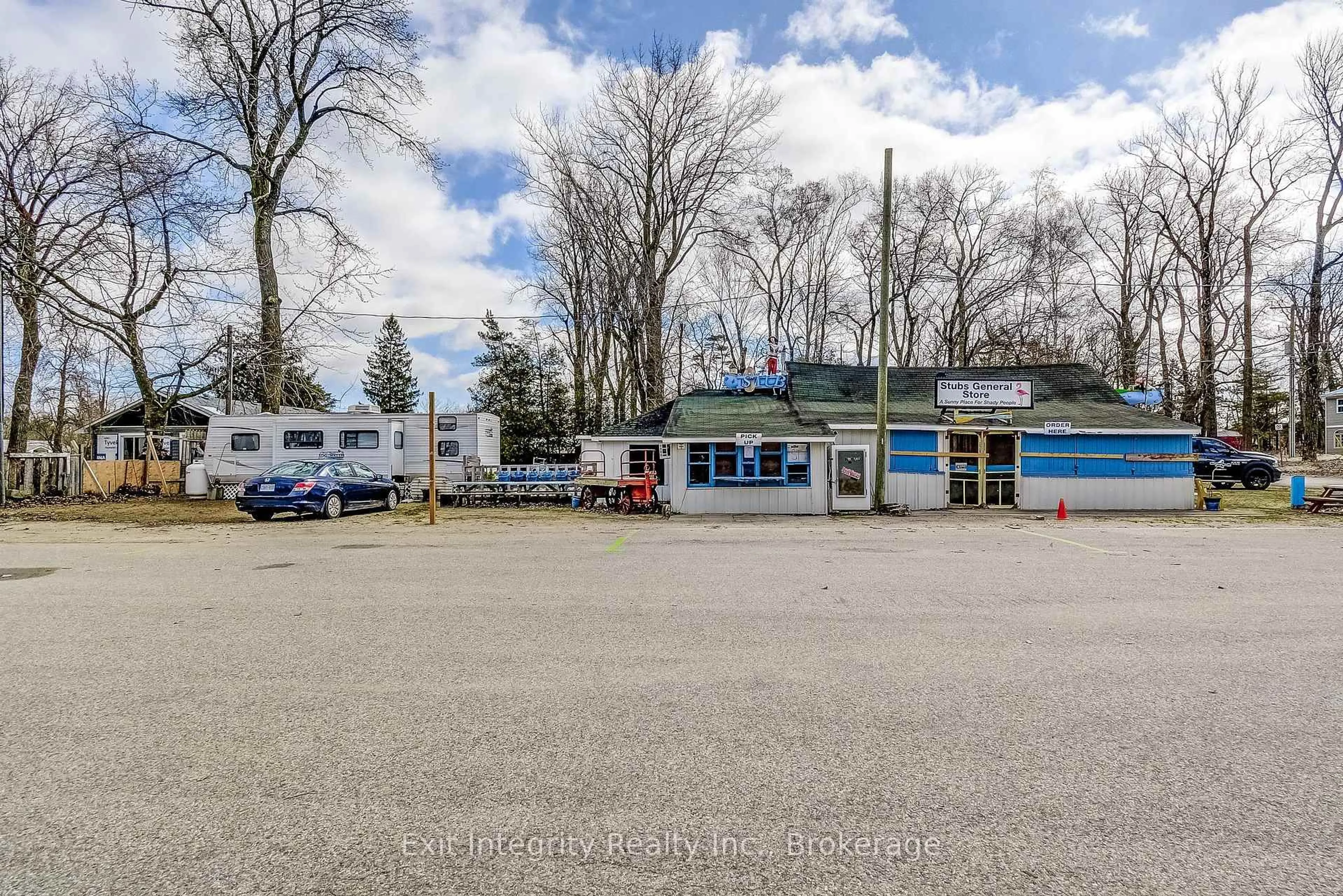 Parking for 2 Beach Ave, Norfolk Ontario N0E 1M0