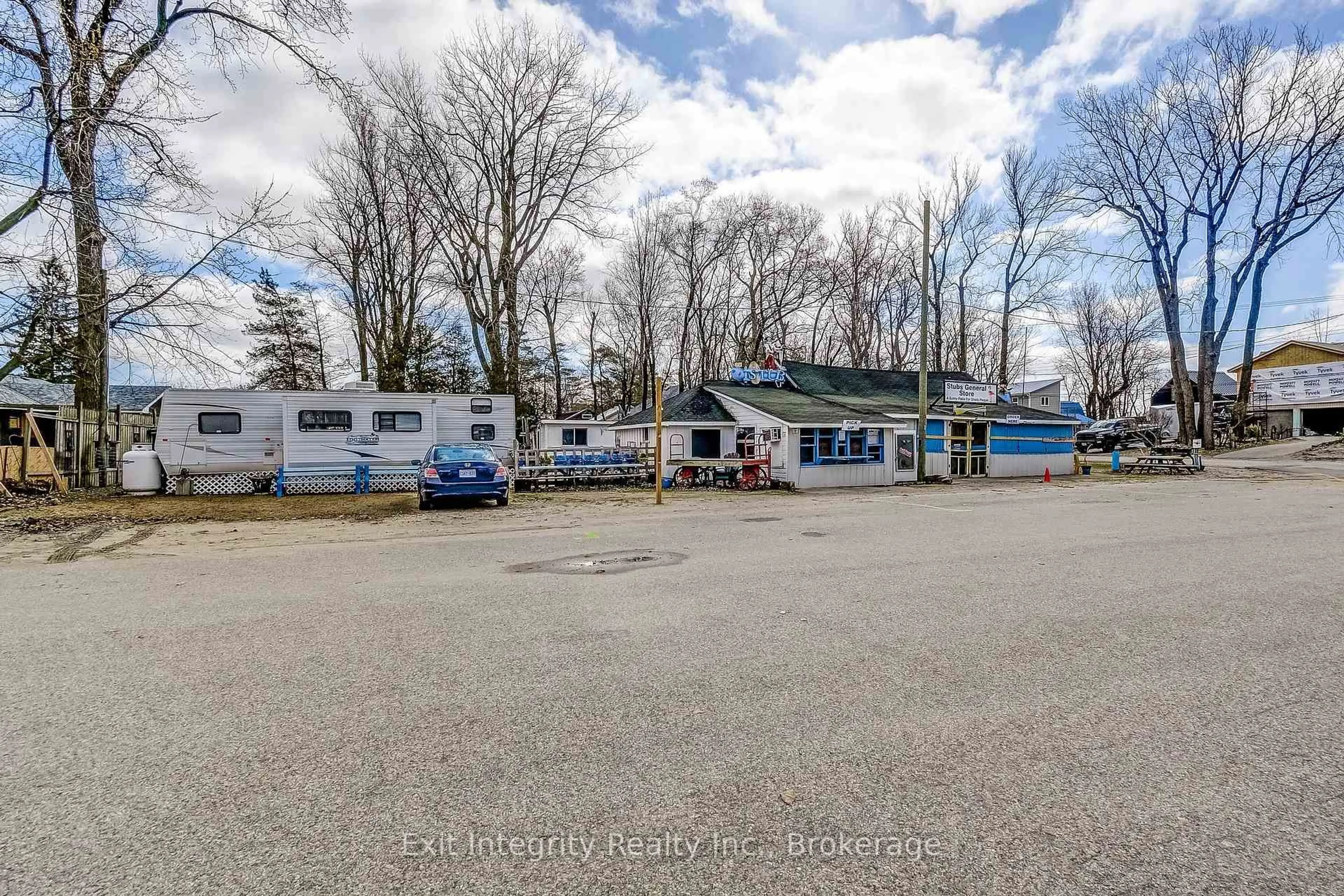 Parking for 2 Beach Ave, Norfolk Ontario N0E 1M0