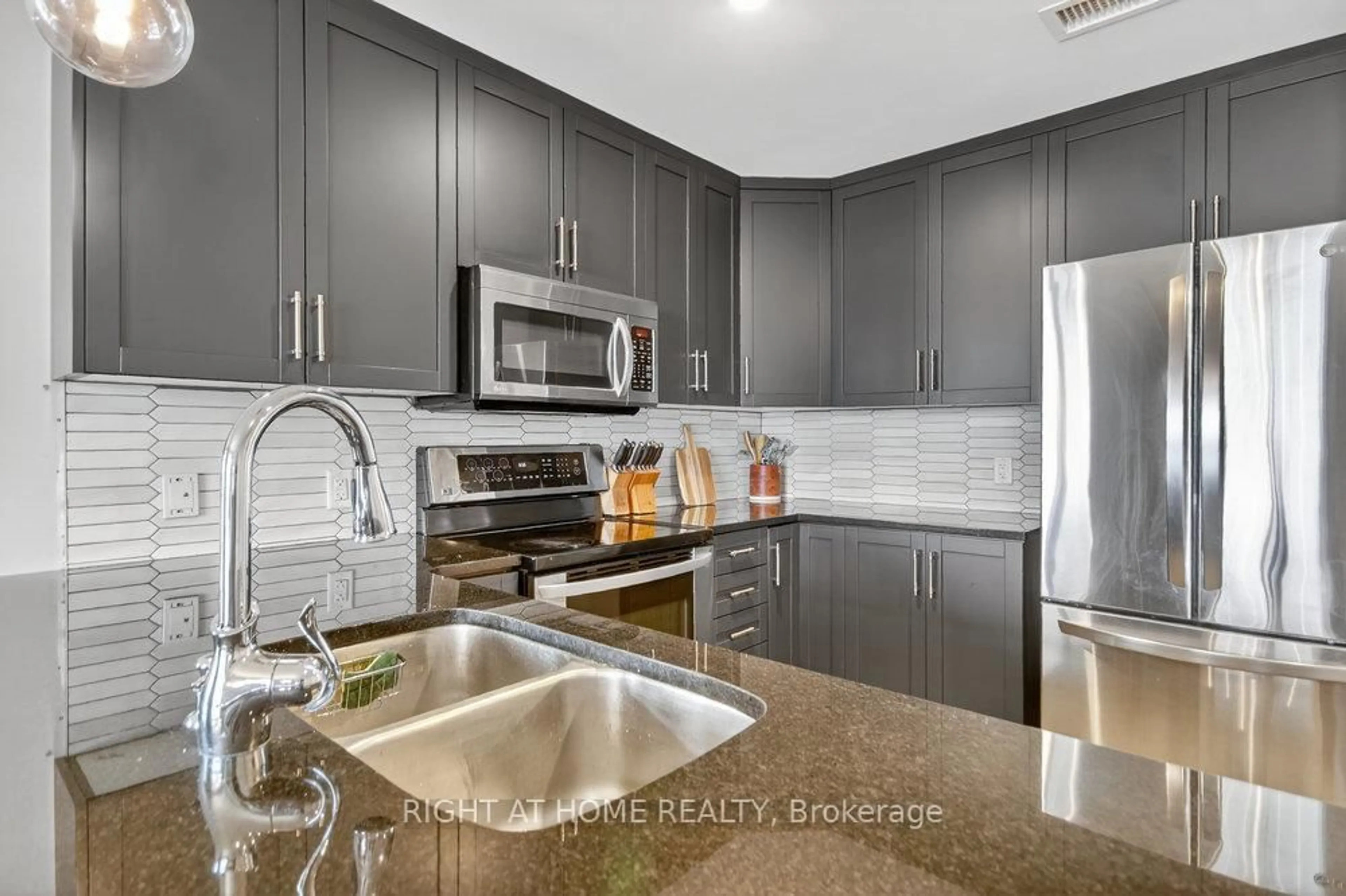 Open concept kitchen, ceramic/tile floor for 30 Prestige Circ #6, Ottawa Ontario K4A 0W9