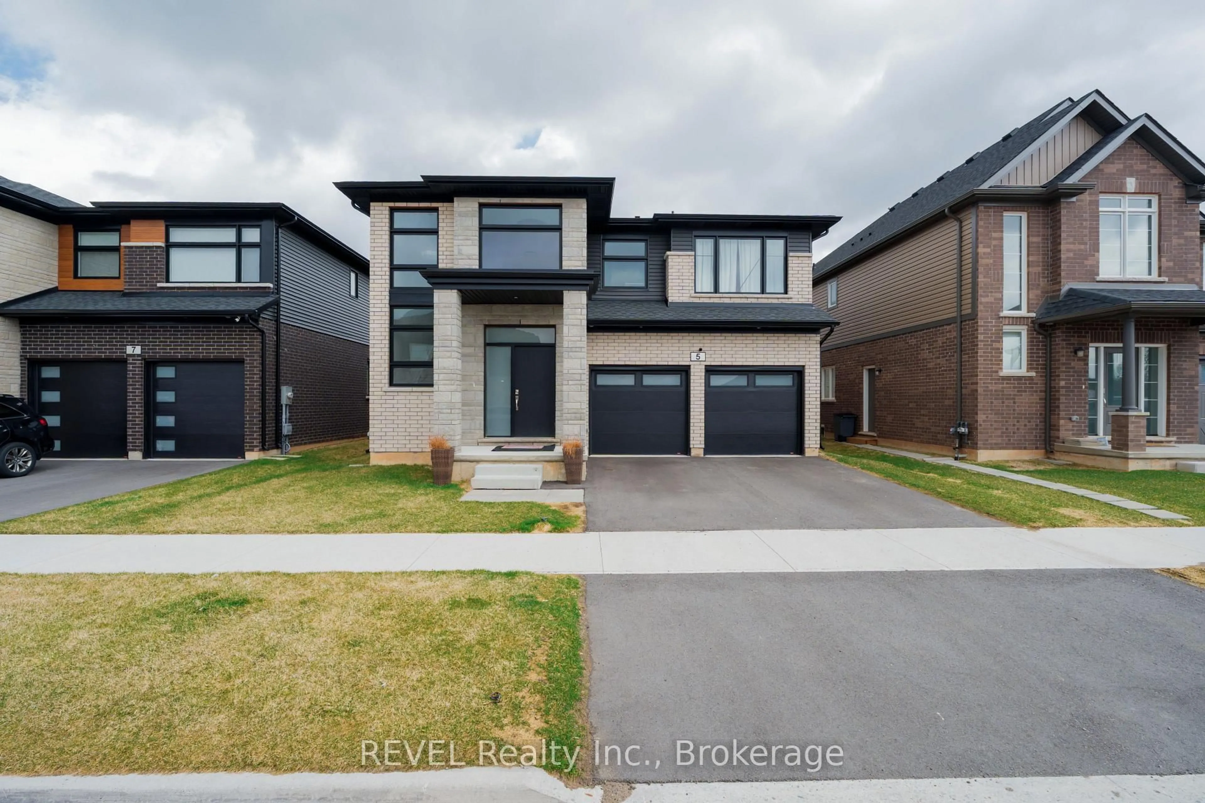 Home with brick exterior material, street for 5 SAMUEL Ave, Pelham Ontario L3E 0G9