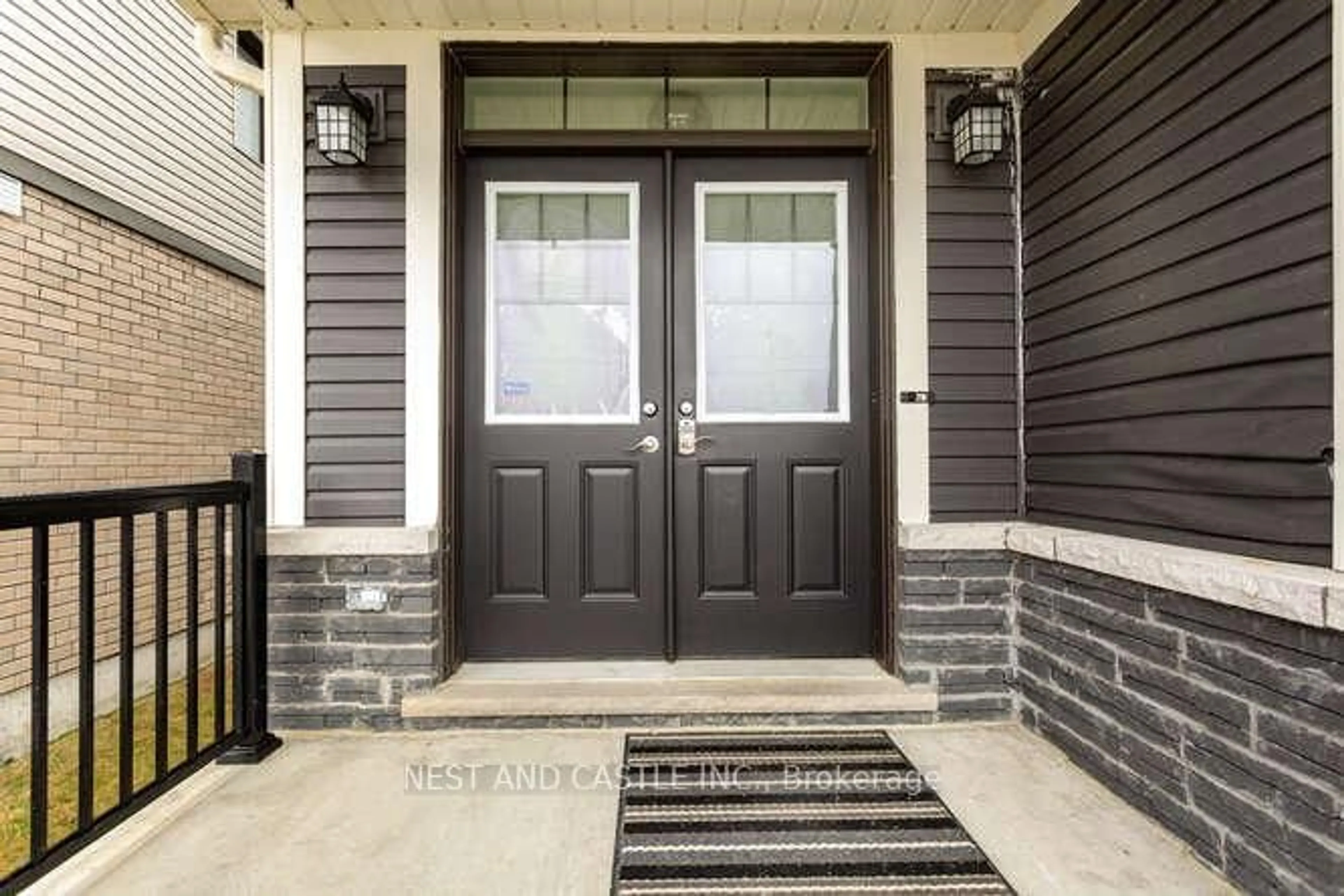 Indoor entryway for 38 Lilac Circ, Haldimand Ontario N3W 0J1