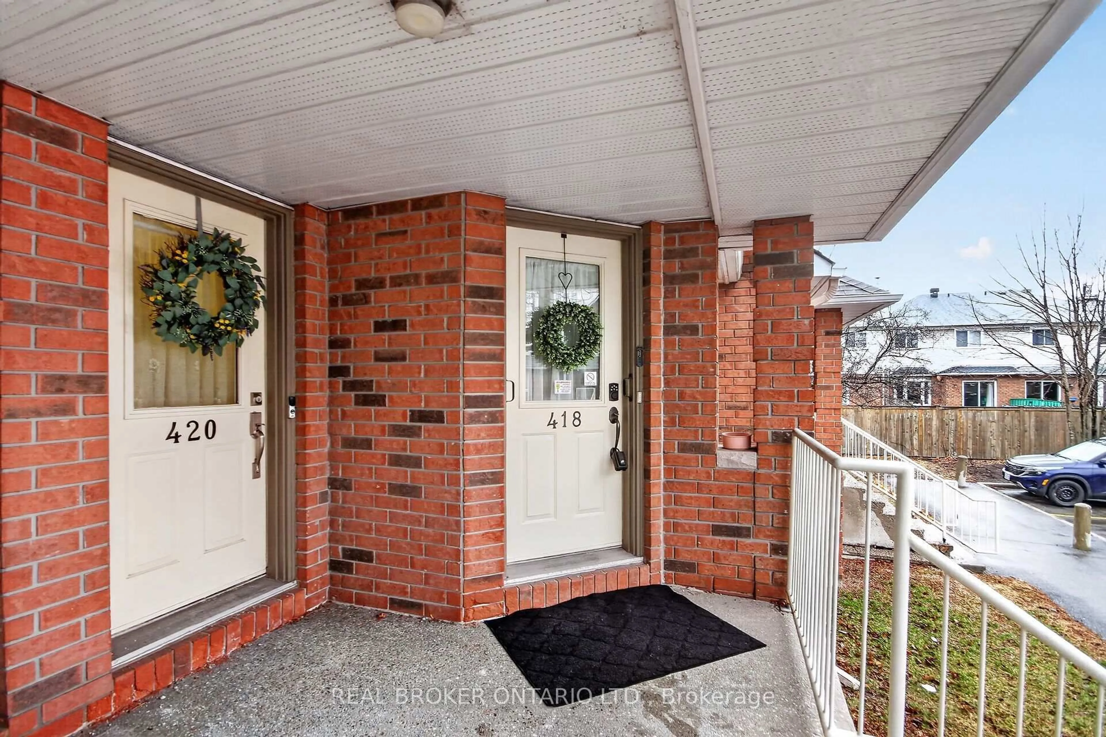 Indoor entryway for 418 Briston Private, Ottawa Ontario K1G 5R4
