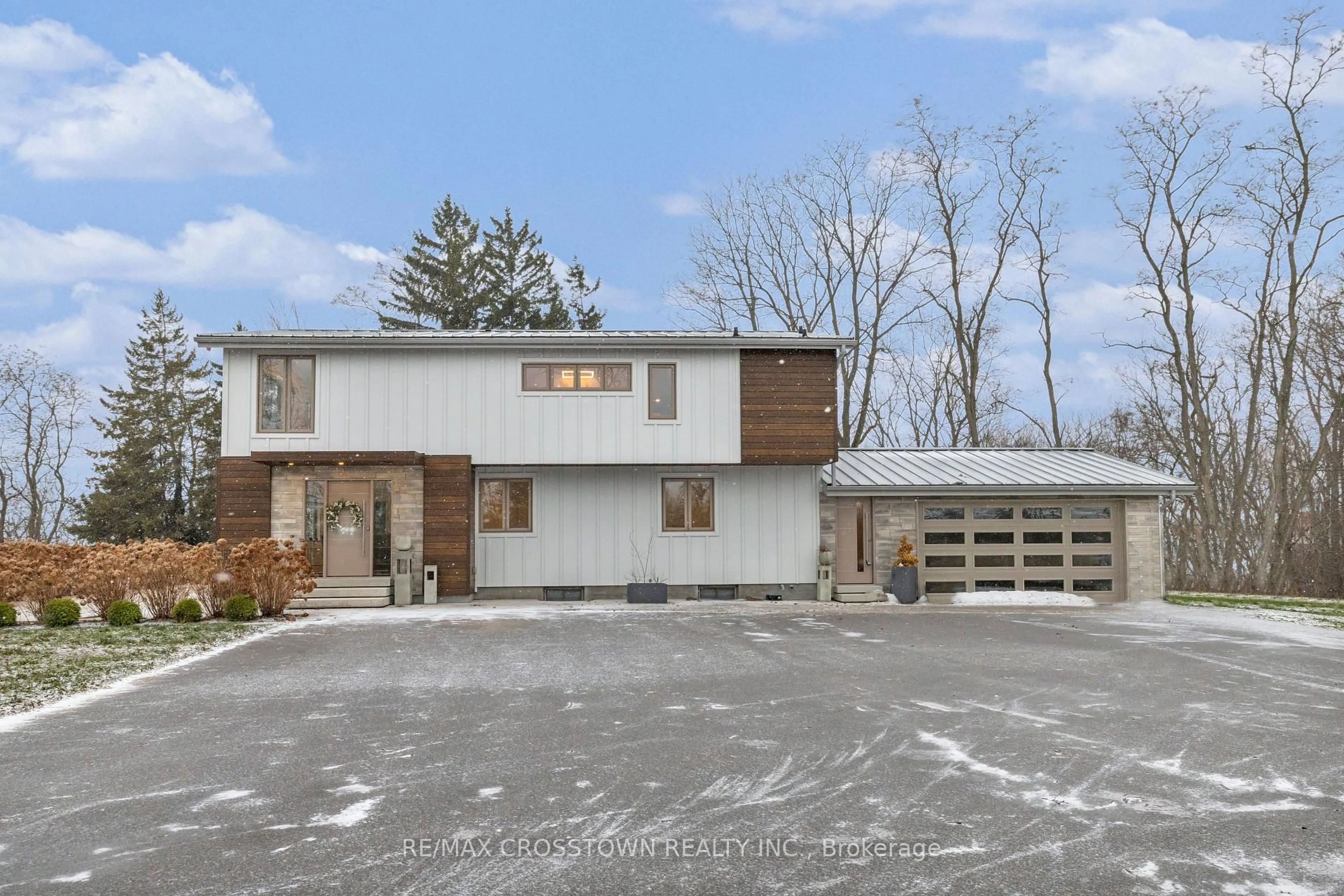 A pic from outside/outdoor area/front of a property/back of a property/a pic from drone, street for 434 Front Rd, Norfolk Ontario N0E 1P0